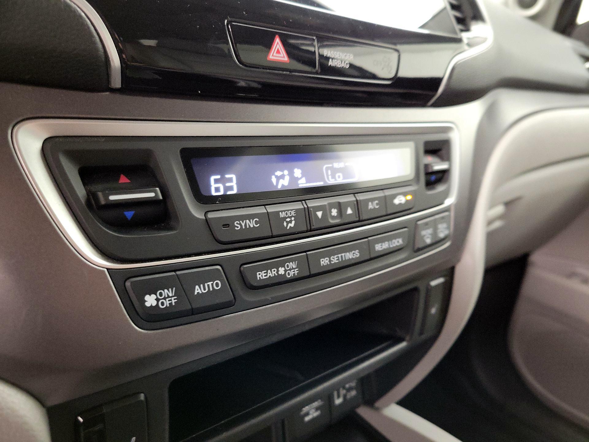 Thumbnail: 2019 Honda Pilot - 16