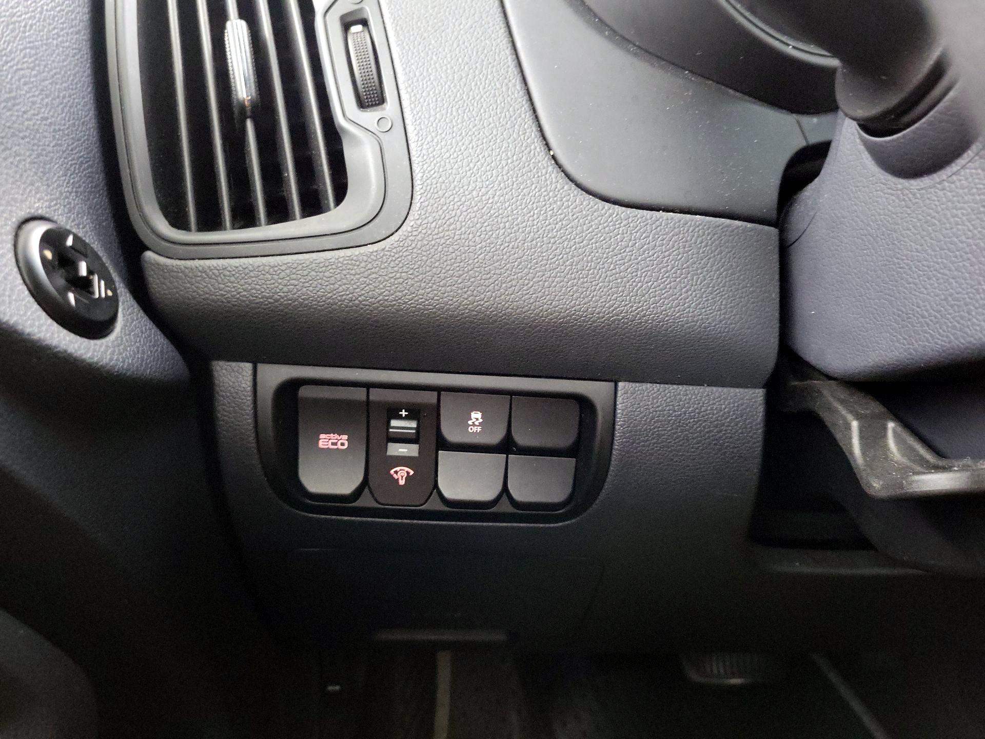 Thumbnail: 2015 Kia Rio - 13
