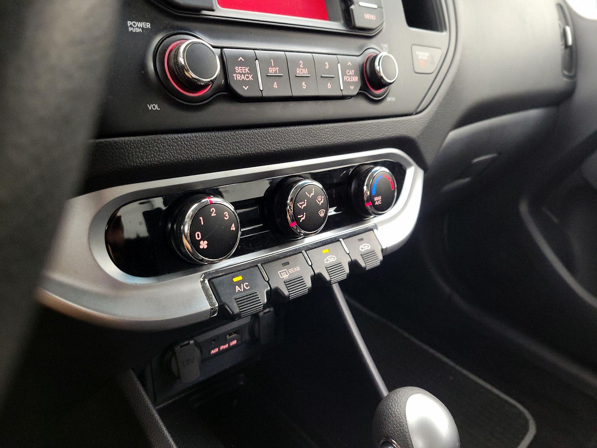 Thumbnail: 2015 Kia Rio - 15