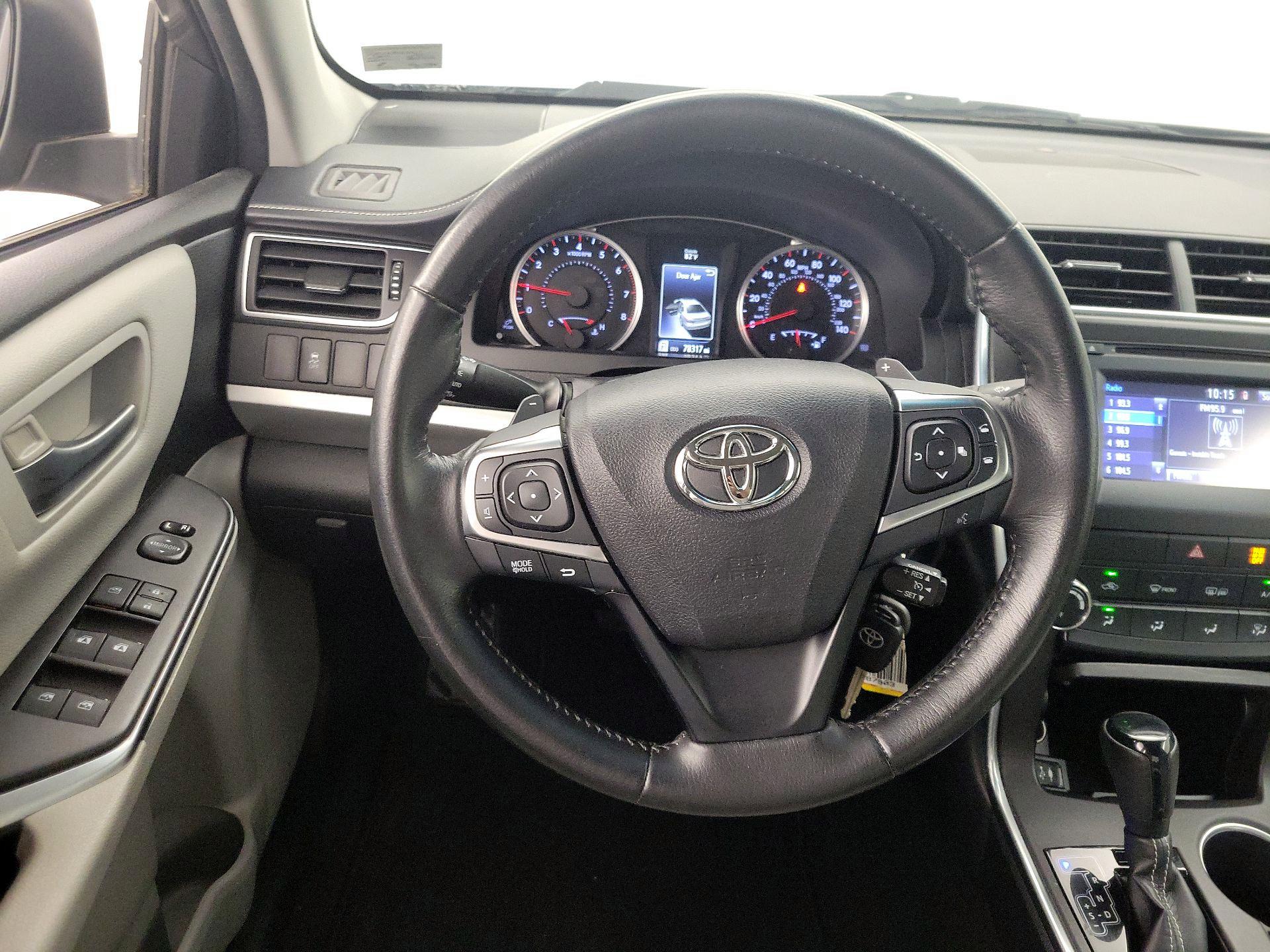Thumbnail: 2016 Toyota Camry - 10