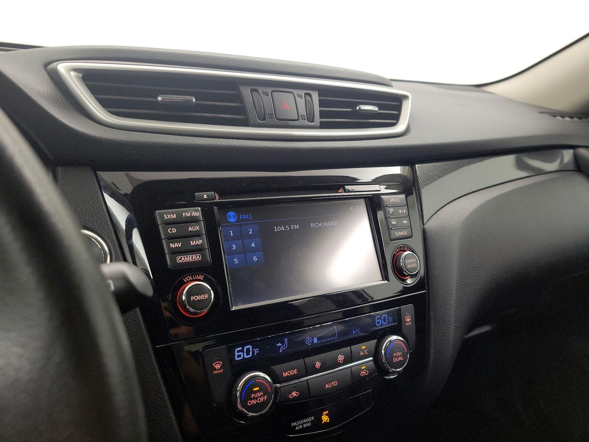 Thumbnail: 2015 Nissan Rogue - 16