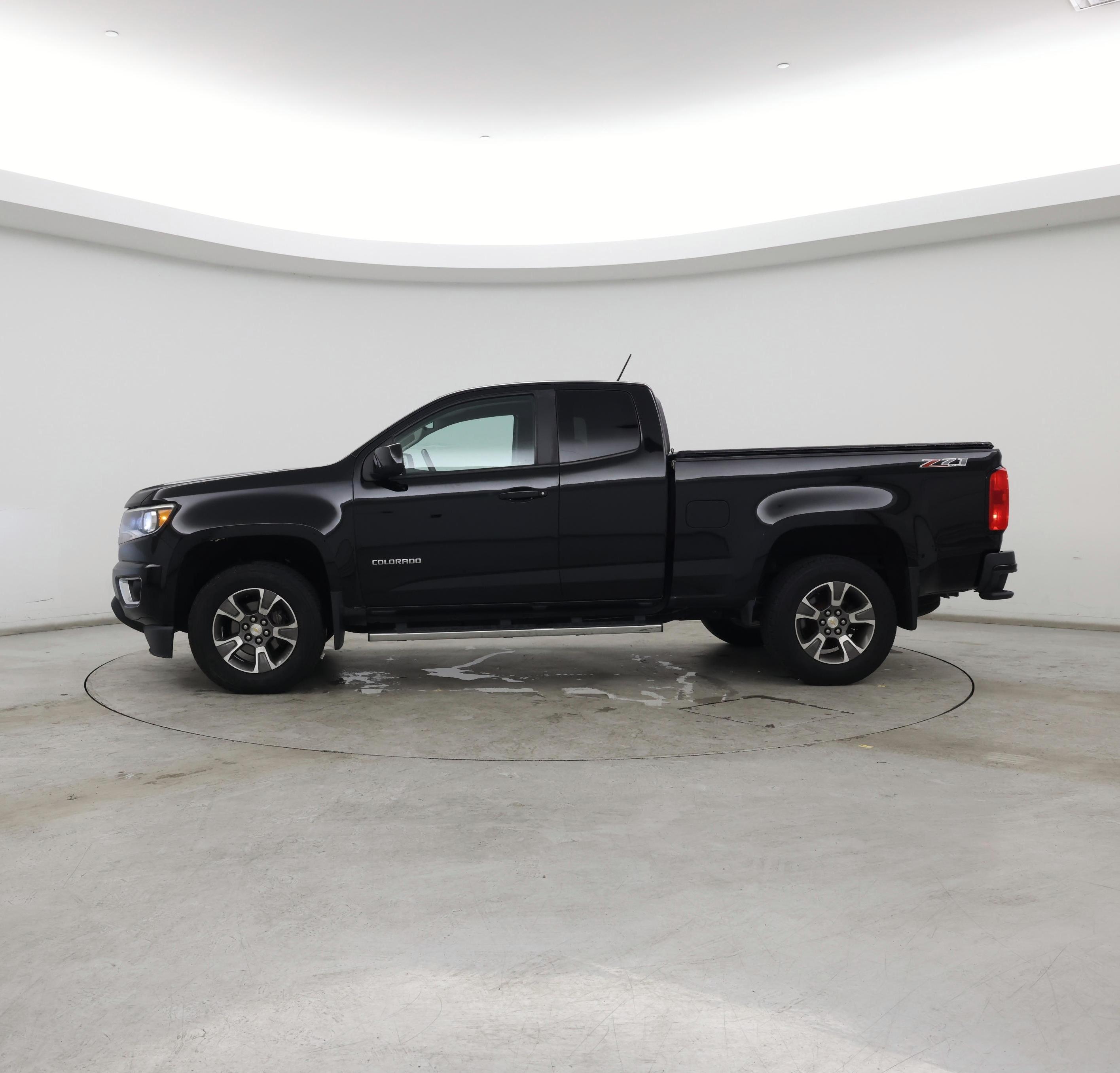 Thumbnail: 2017 Chevrolet Colorado - 3