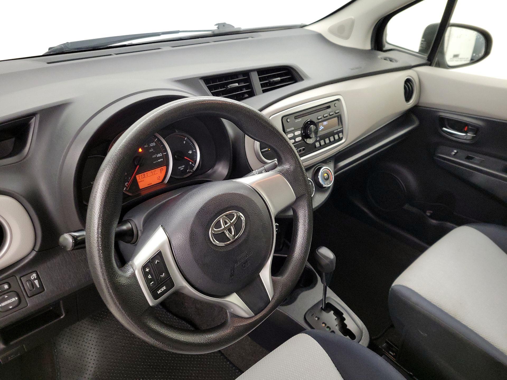 Thumbnail: 2013 Toyota Yaris - 9