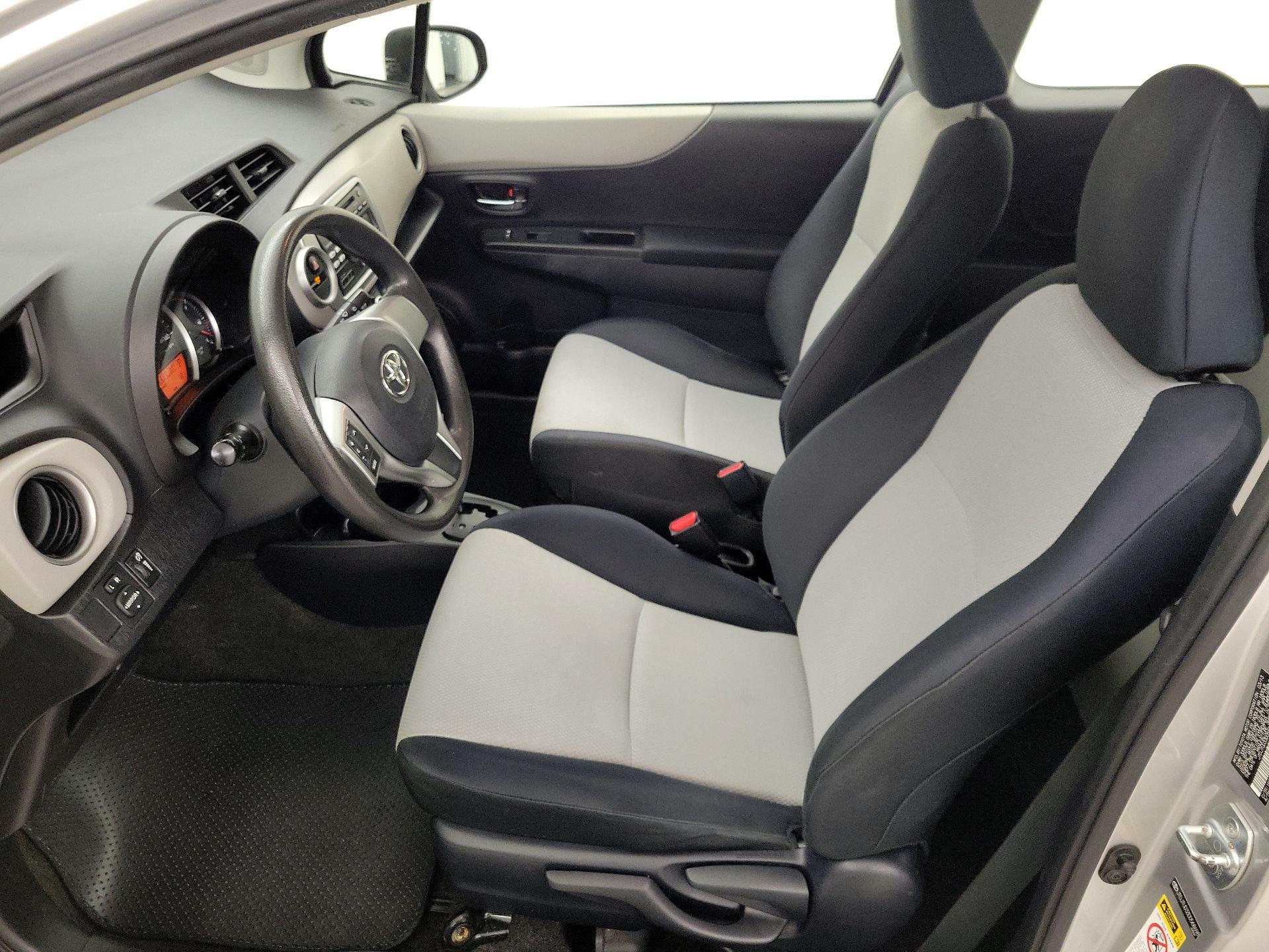 Thumbnail: 2013 Toyota Yaris - 11