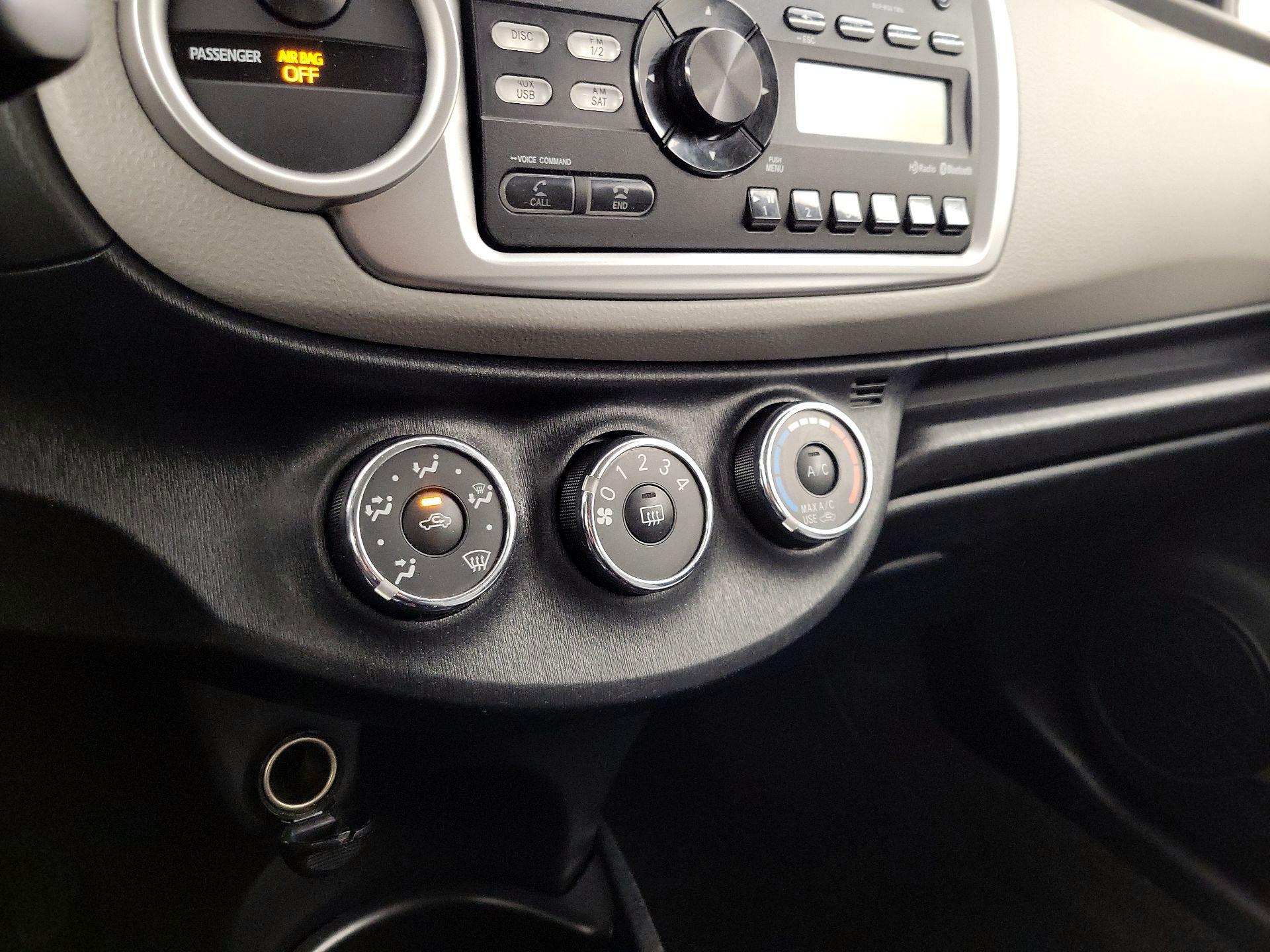 Thumbnail: 2013 Toyota Yaris - 15