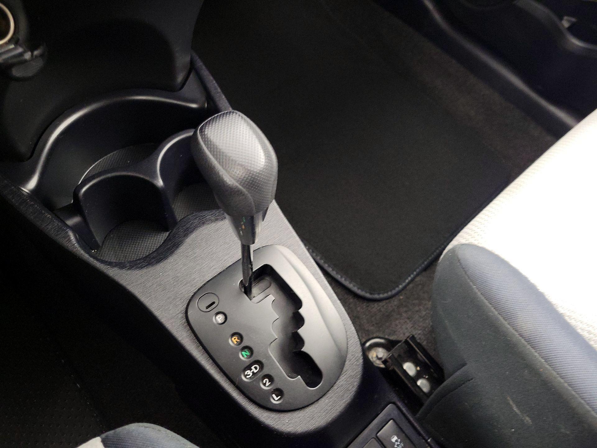 Thumbnail: 2013 Toyota Yaris - 16
