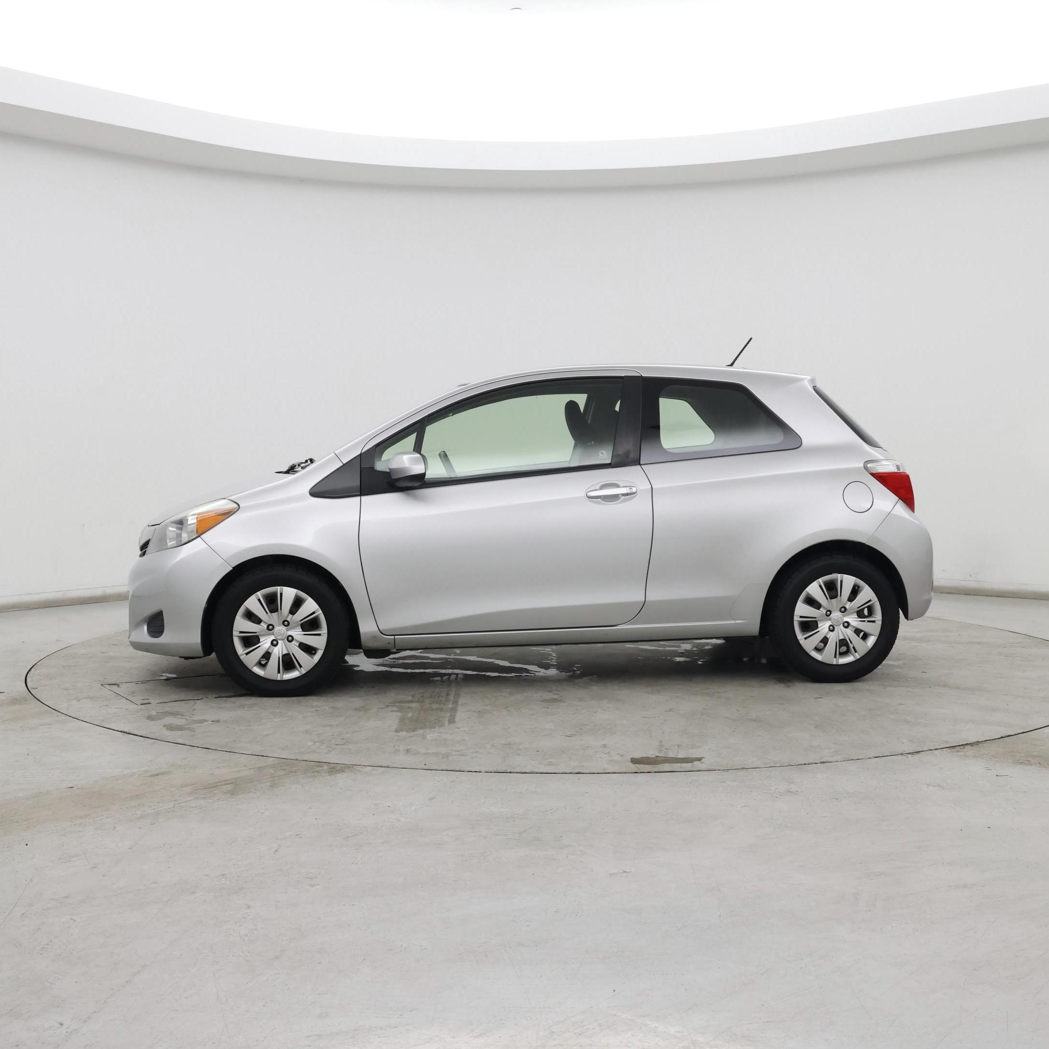 Thumbnail: 2013 Toyota Yaris - 3