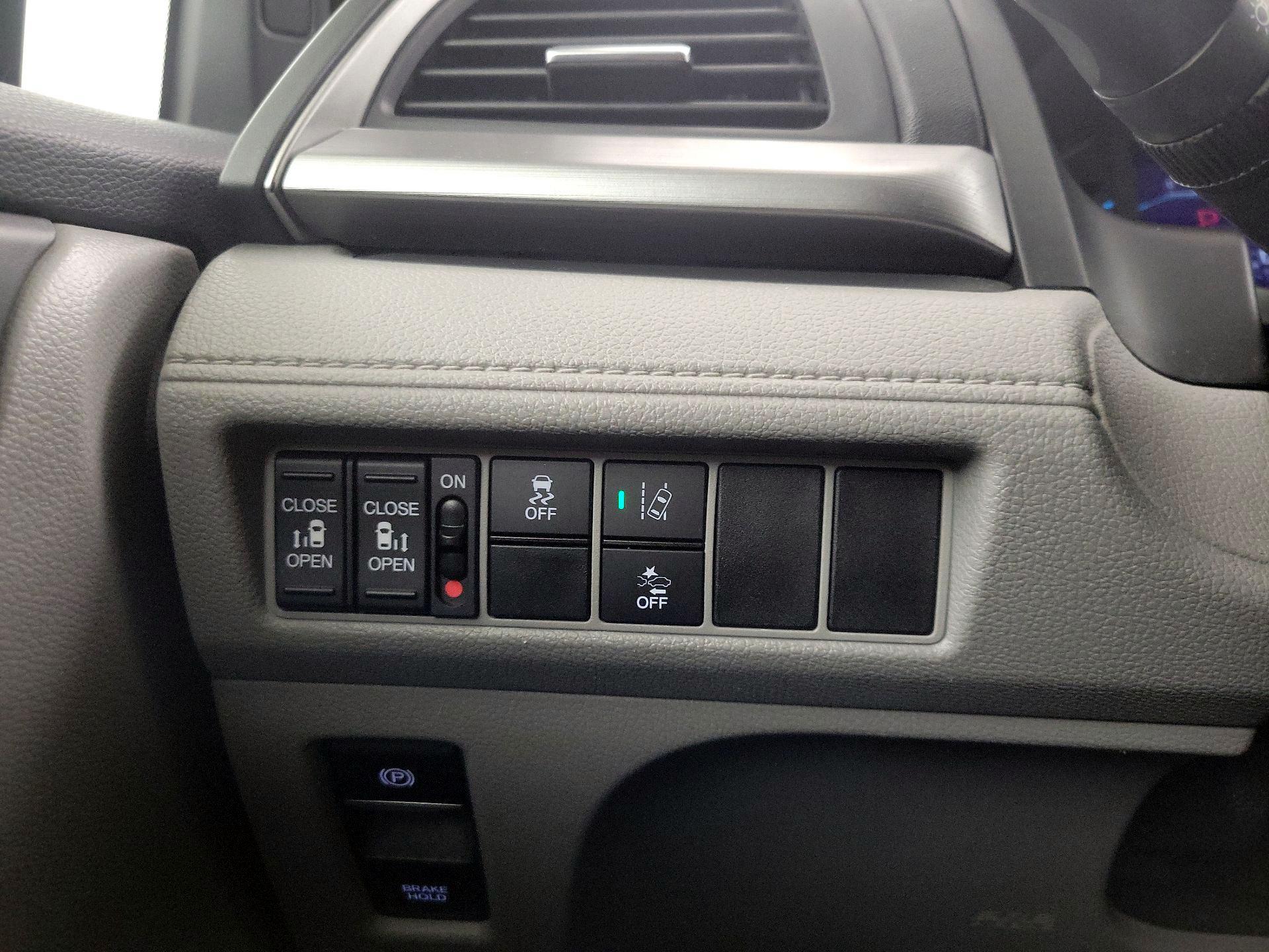 Thumbnail: 2019 Honda Odyssey - 13