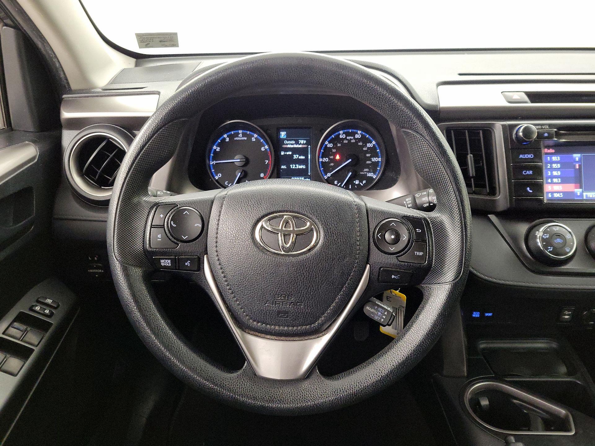 Thumbnail: 2017 Toyota RAV4 - 10