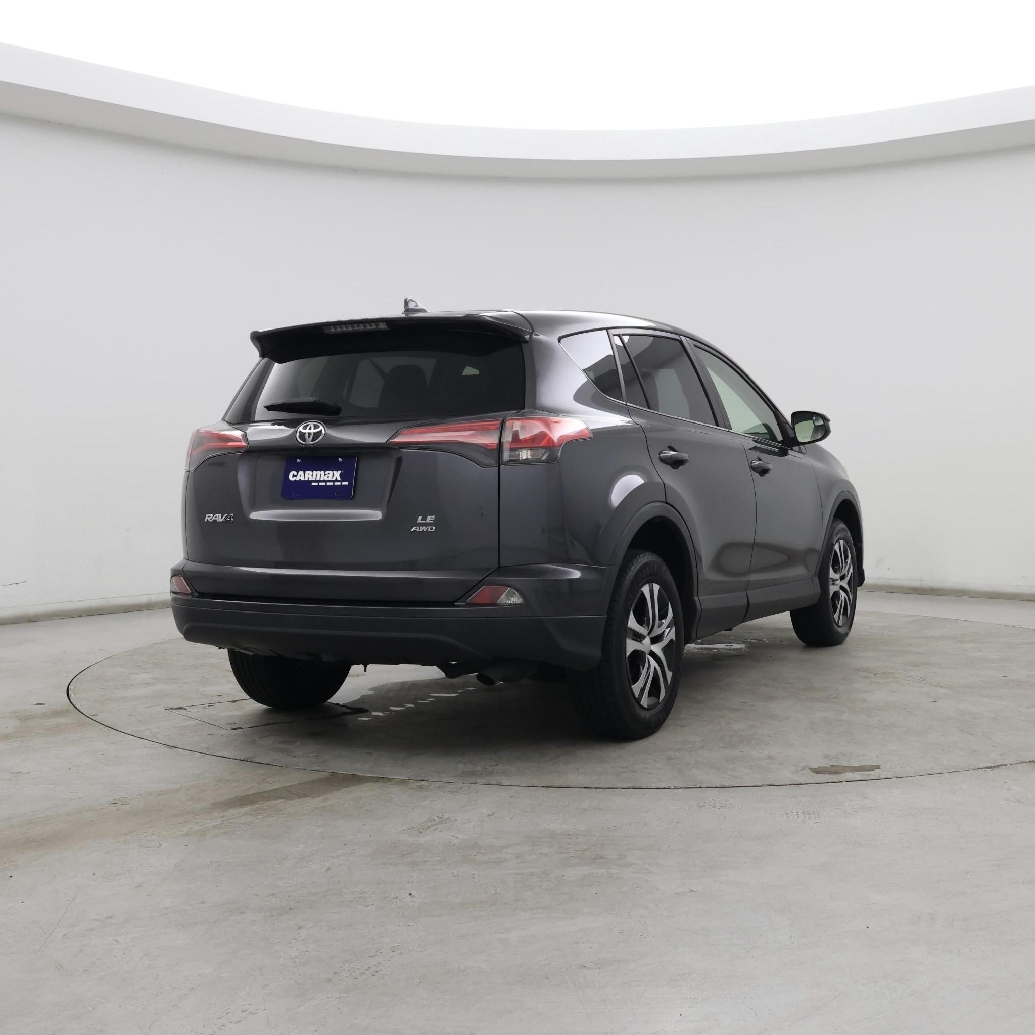 Thumbnail: 2017 Toyota RAV4 - 8