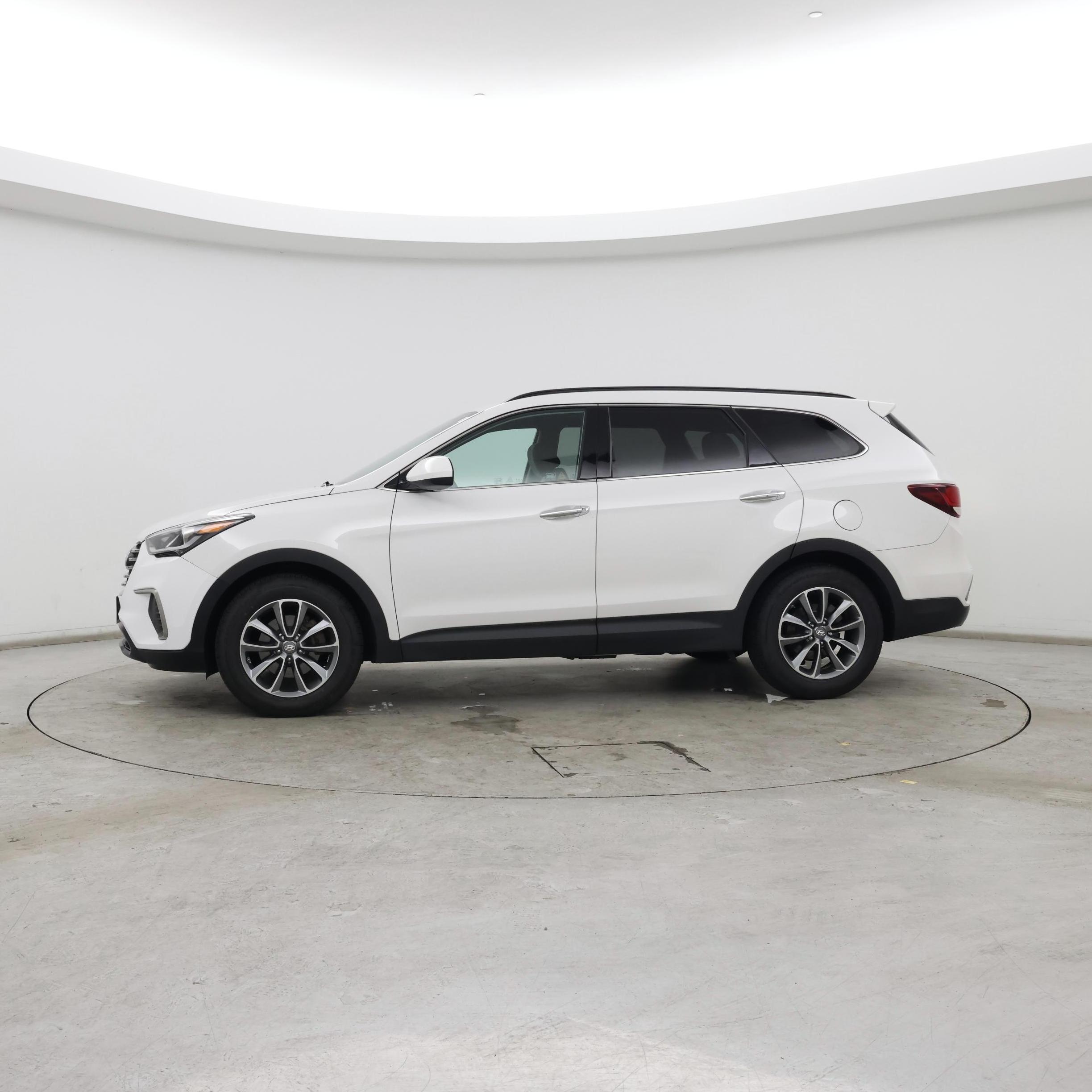 Thumbnail: 2017 Hyundai Santa Fe - 3