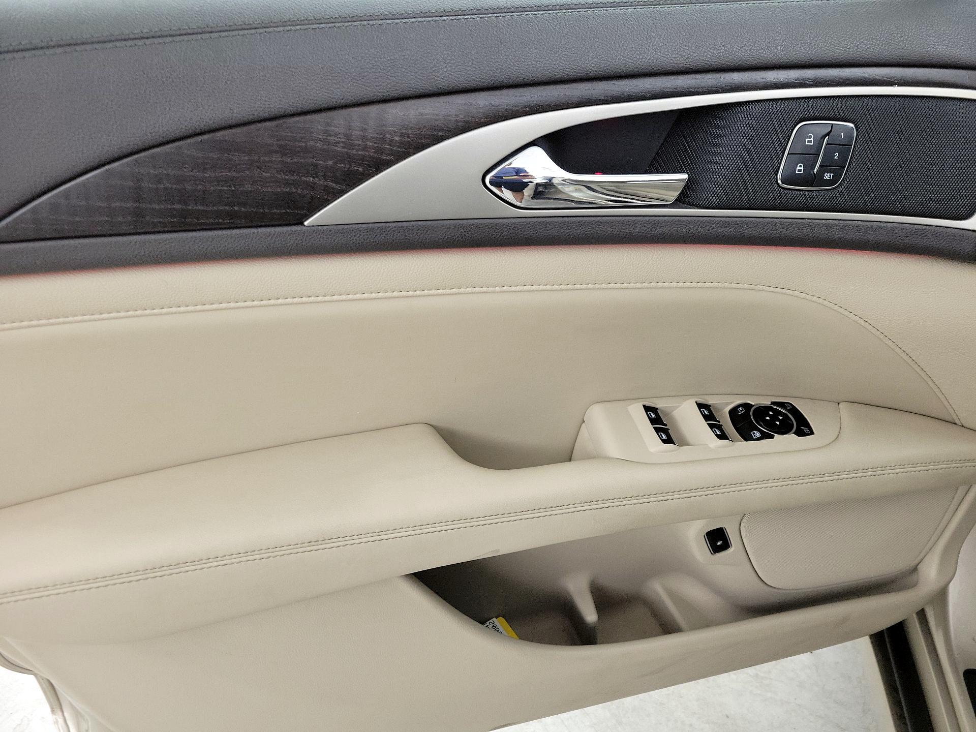 Thumbnail: 2017 Lincoln MKZ - 12