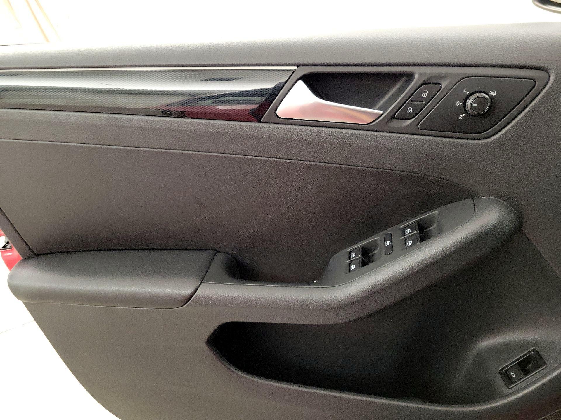 Thumbnail: 2015 Volkswagen Jetta - 12