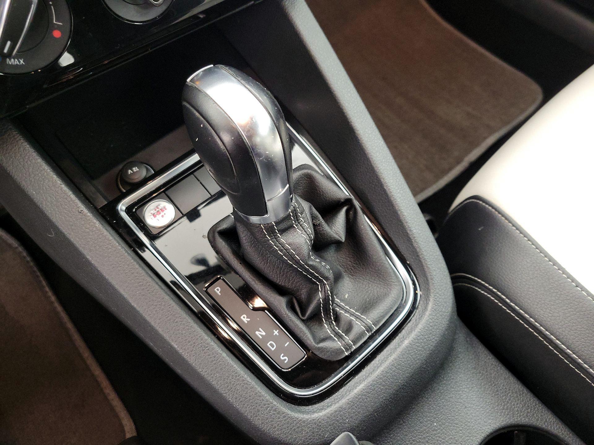 Thumbnail: 2015 Volkswagen Jetta - 18