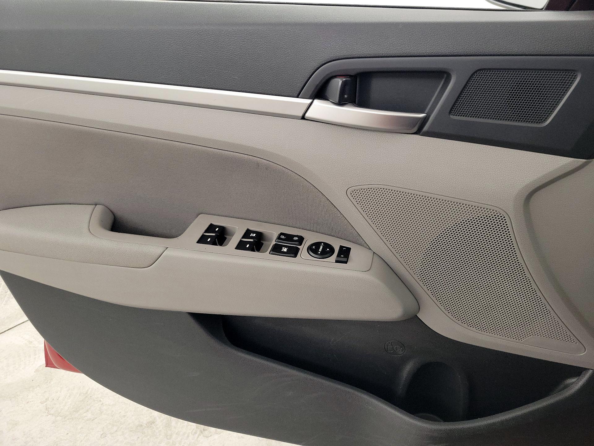 Thumbnail: 2020 Hyundai Elantra - 12