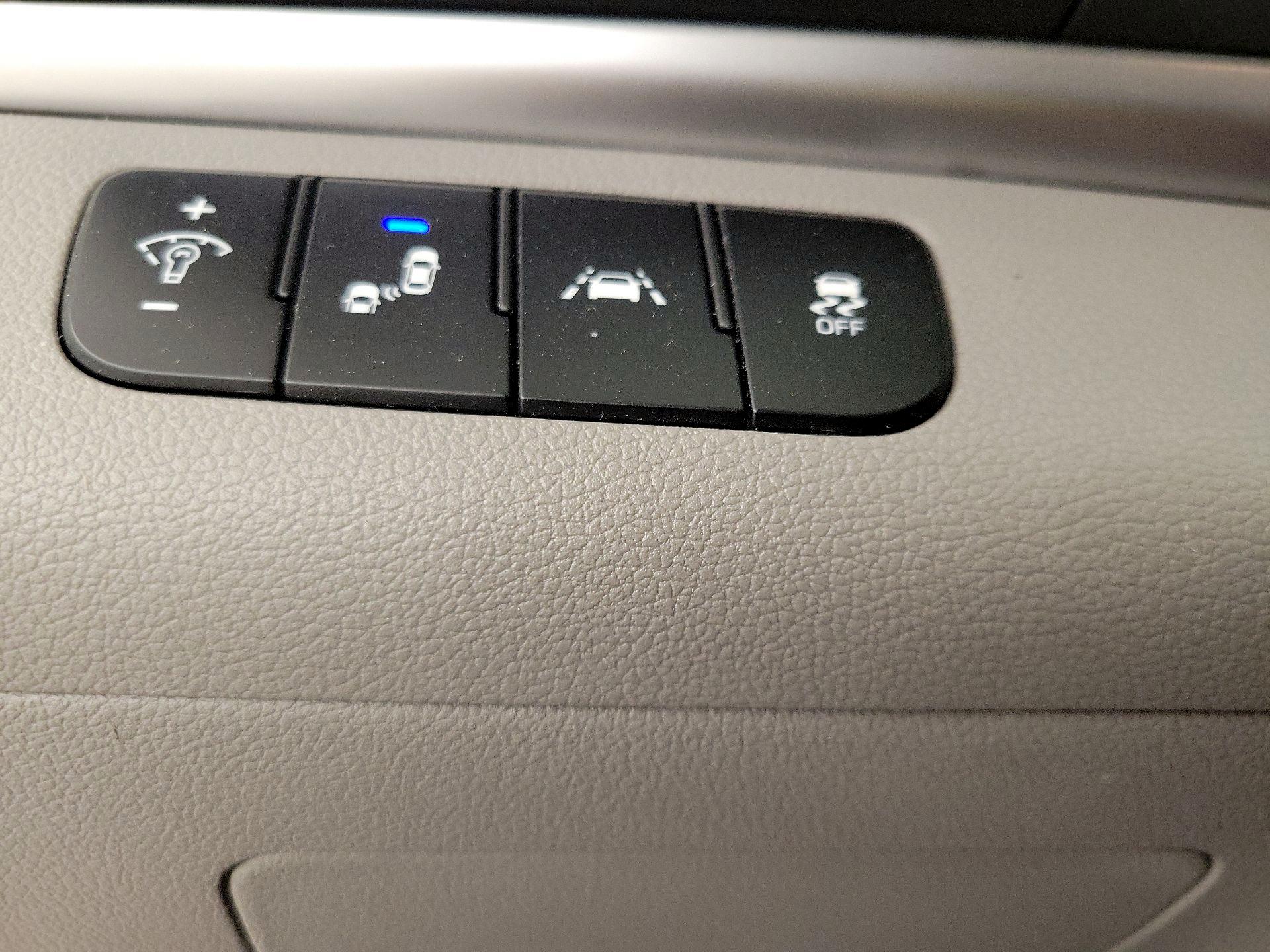 Thumbnail: 2020 Hyundai Elantra - 13