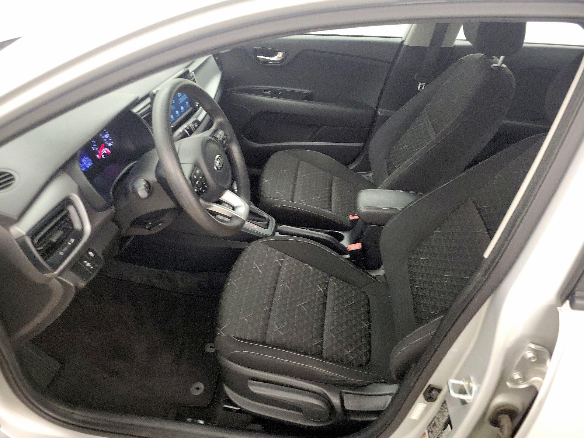 Thumbnail: 2019 Kia Rio - 11