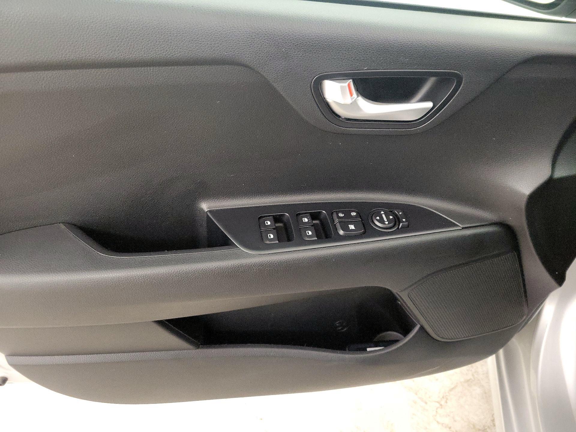 Thumbnail: 2019 Kia Rio - 12