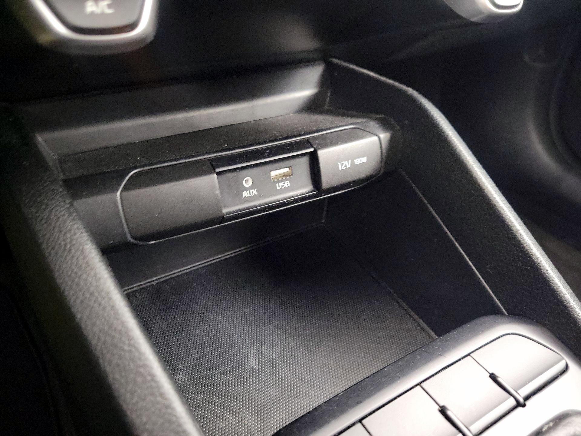 Thumbnail: 2019 Kia Rio - 18