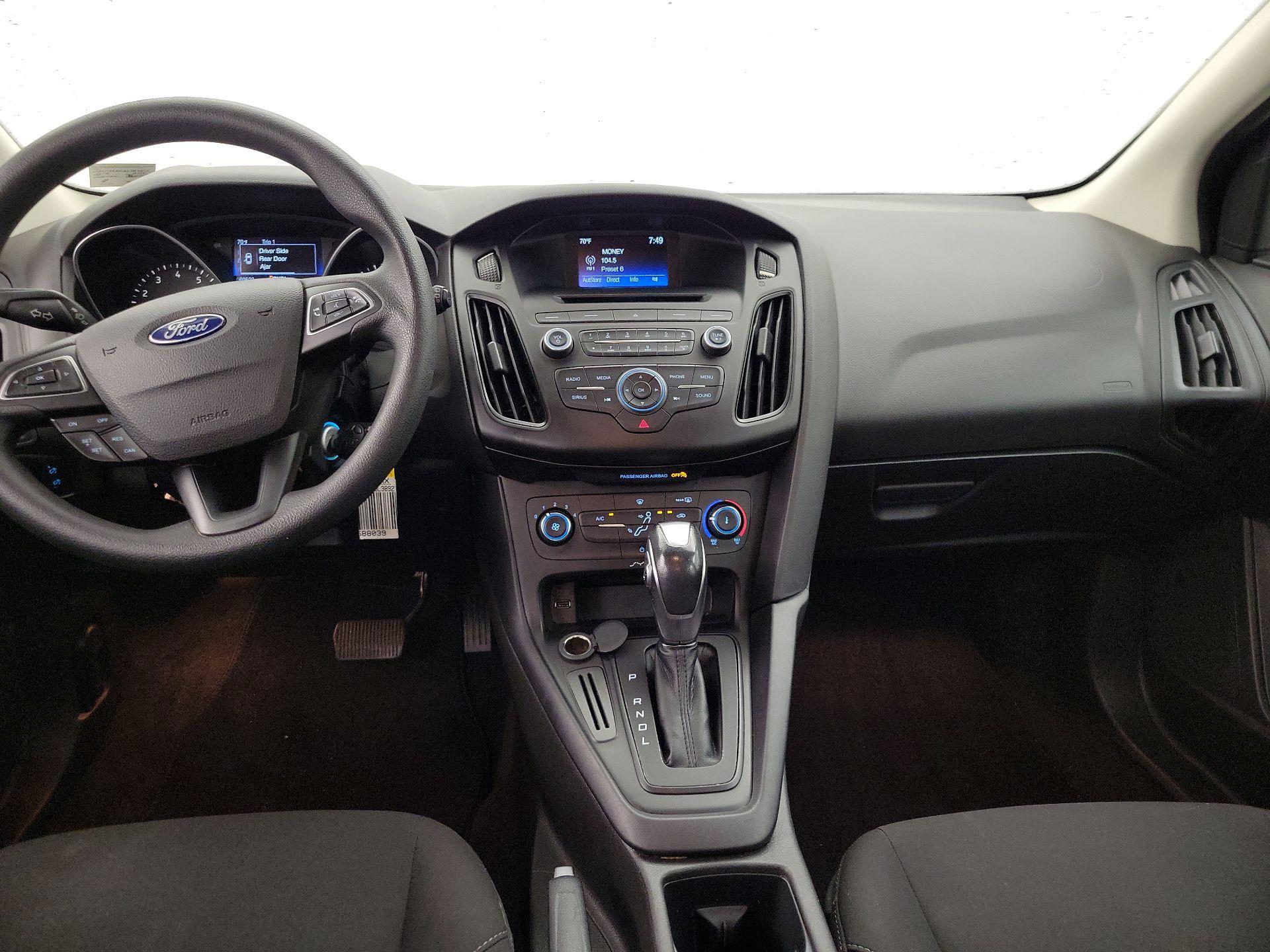 Thumbnail: 2016 Ford Focus - 9