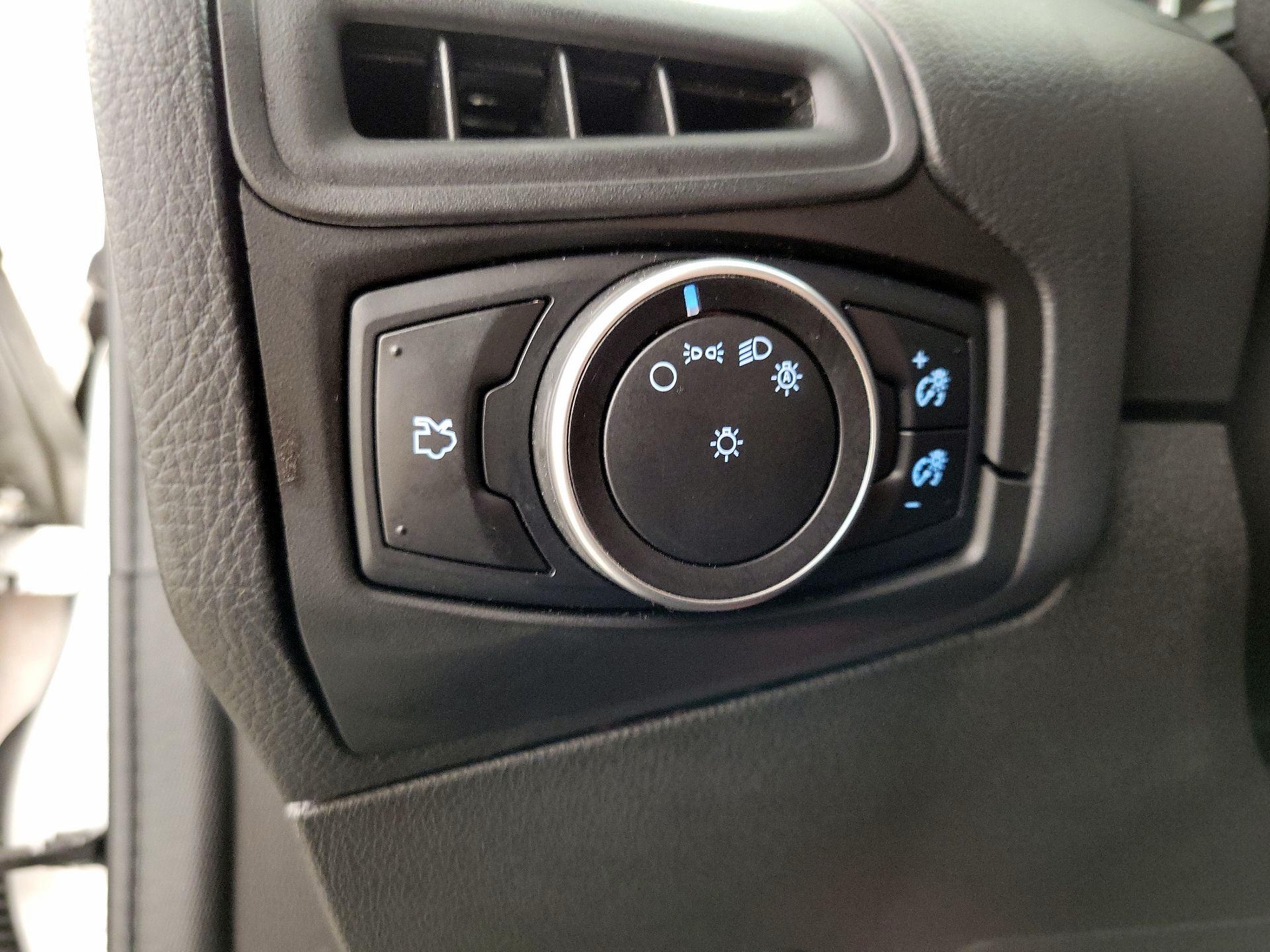 Thumbnail: 2016 Ford Focus - 13