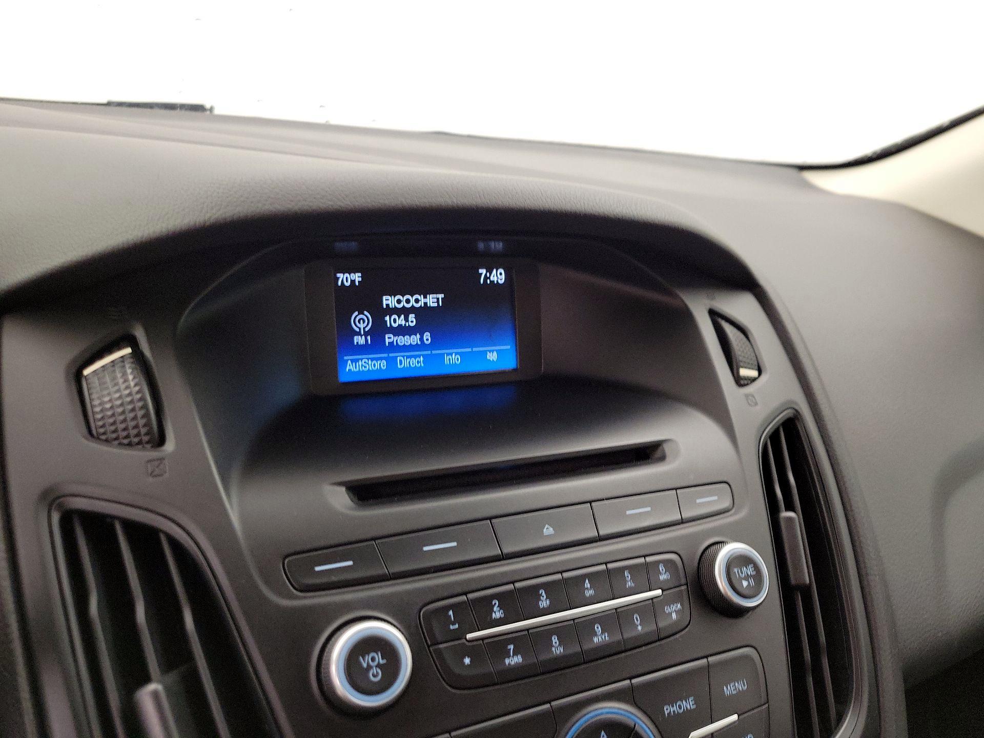 Thumbnail: 2016 Ford Focus - 15
