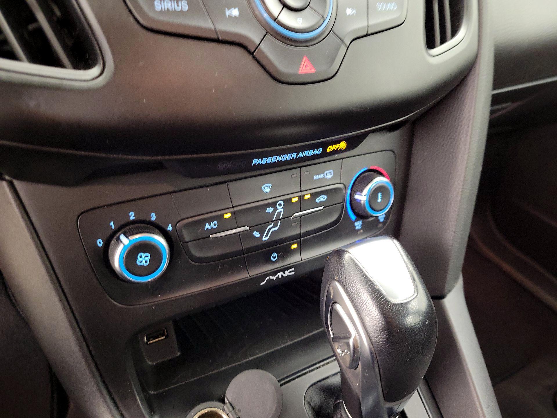 Thumbnail: 2016 Ford Focus - 16