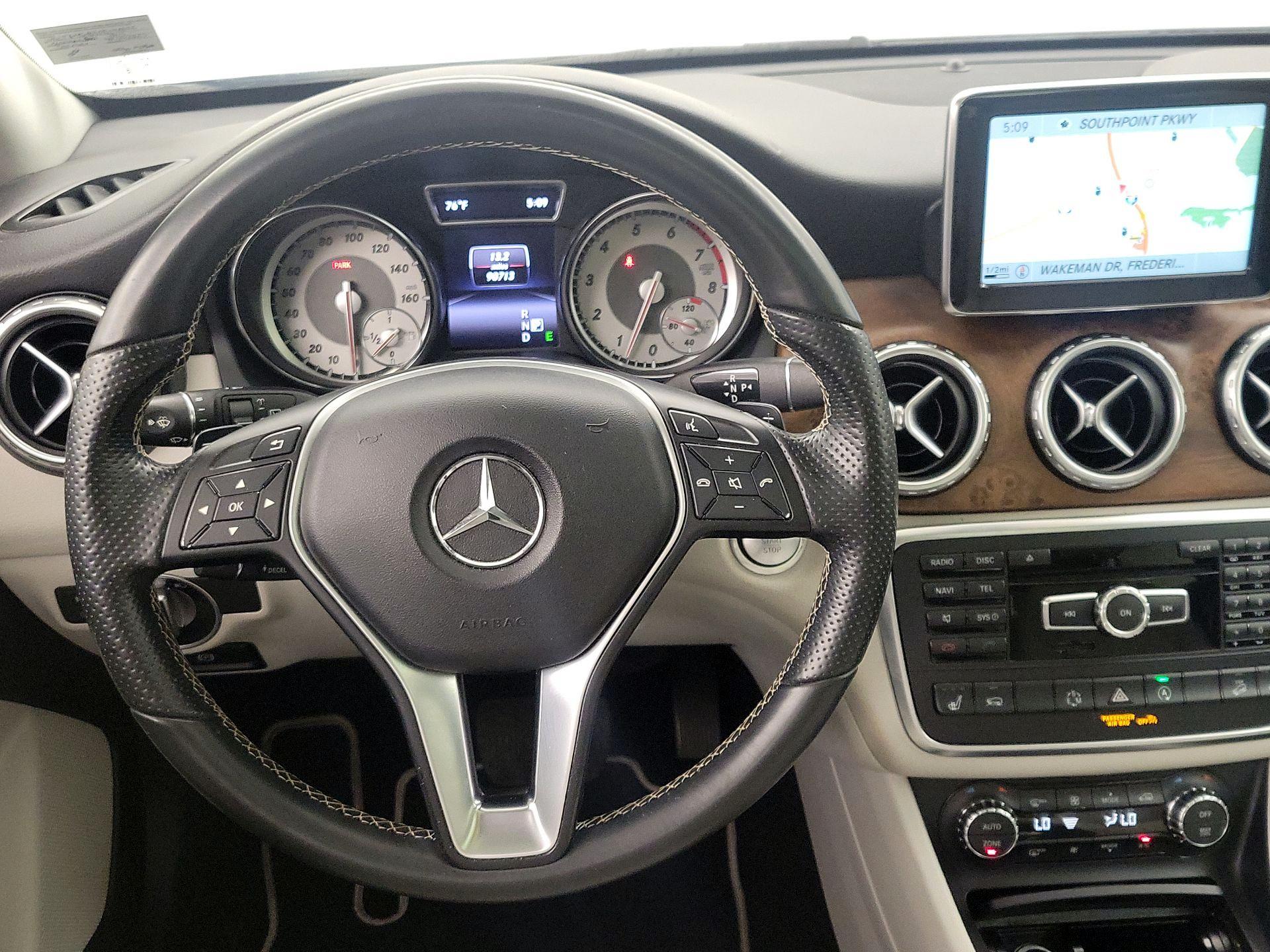 Thumbnail: 2015 Mercedes-Benz GLA - 10