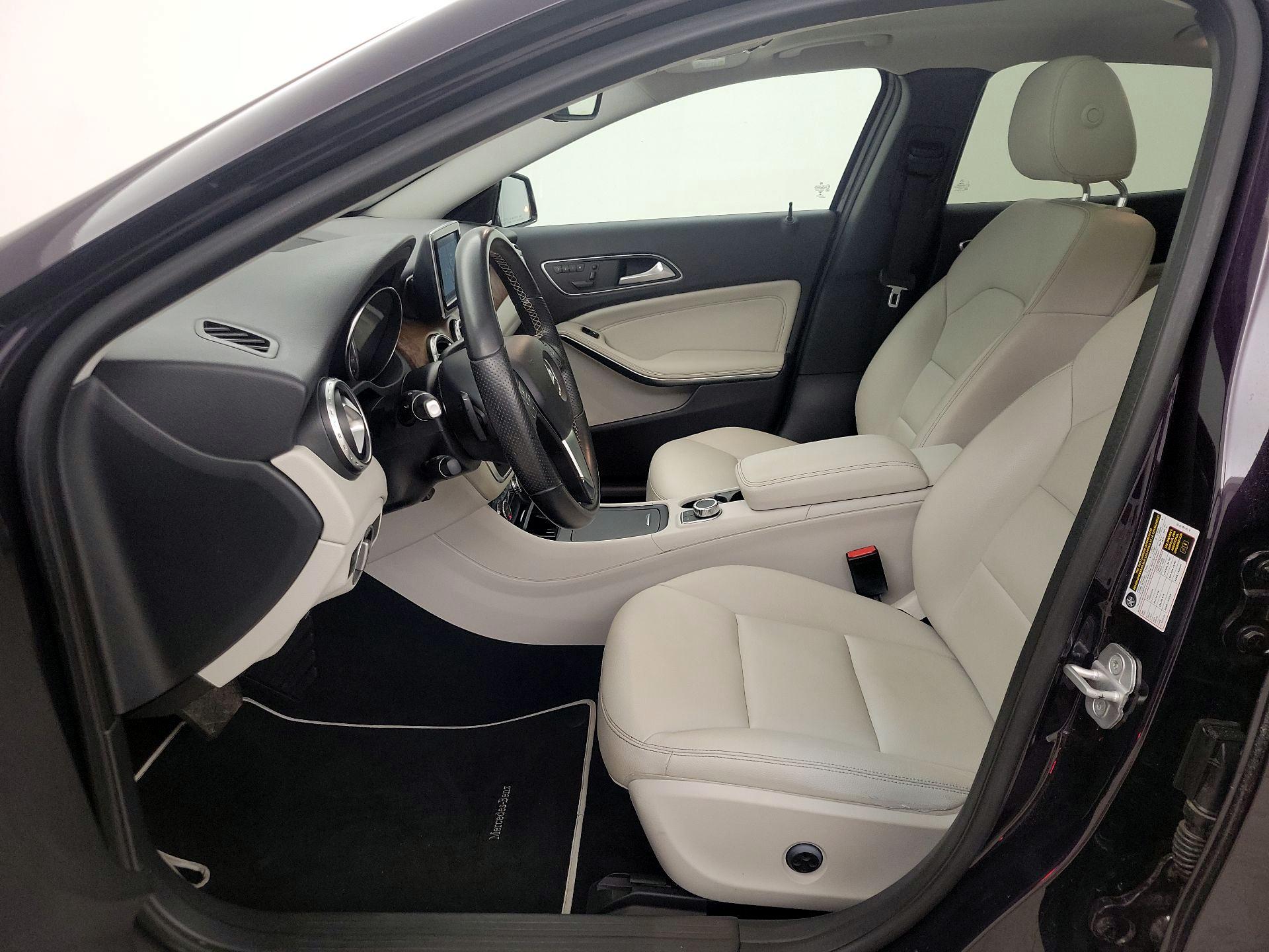 Thumbnail: 2015 Mercedes-Benz GLA - 11