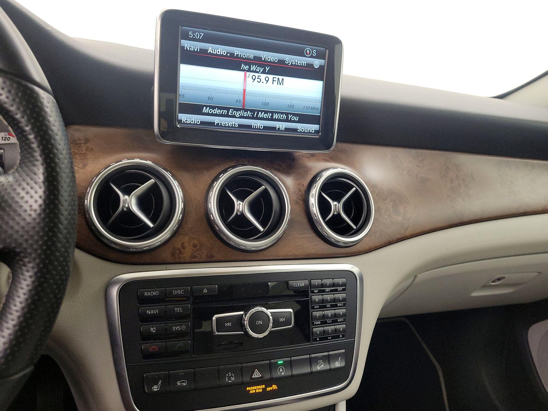 Thumbnail: 2015 Mercedes-Benz GLA - 16
