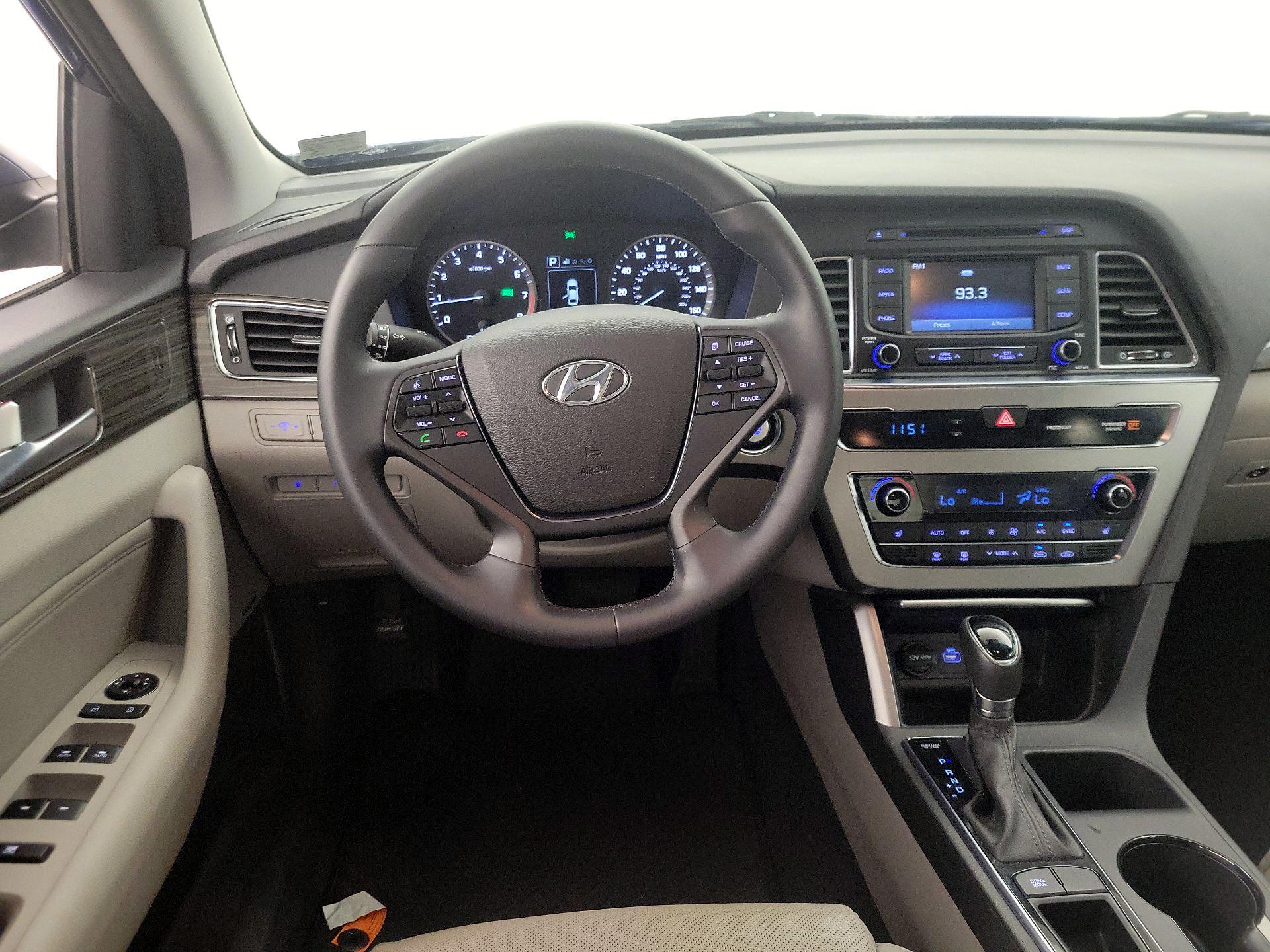 Thumbnail: 2015 Hyundai Sonata - 10