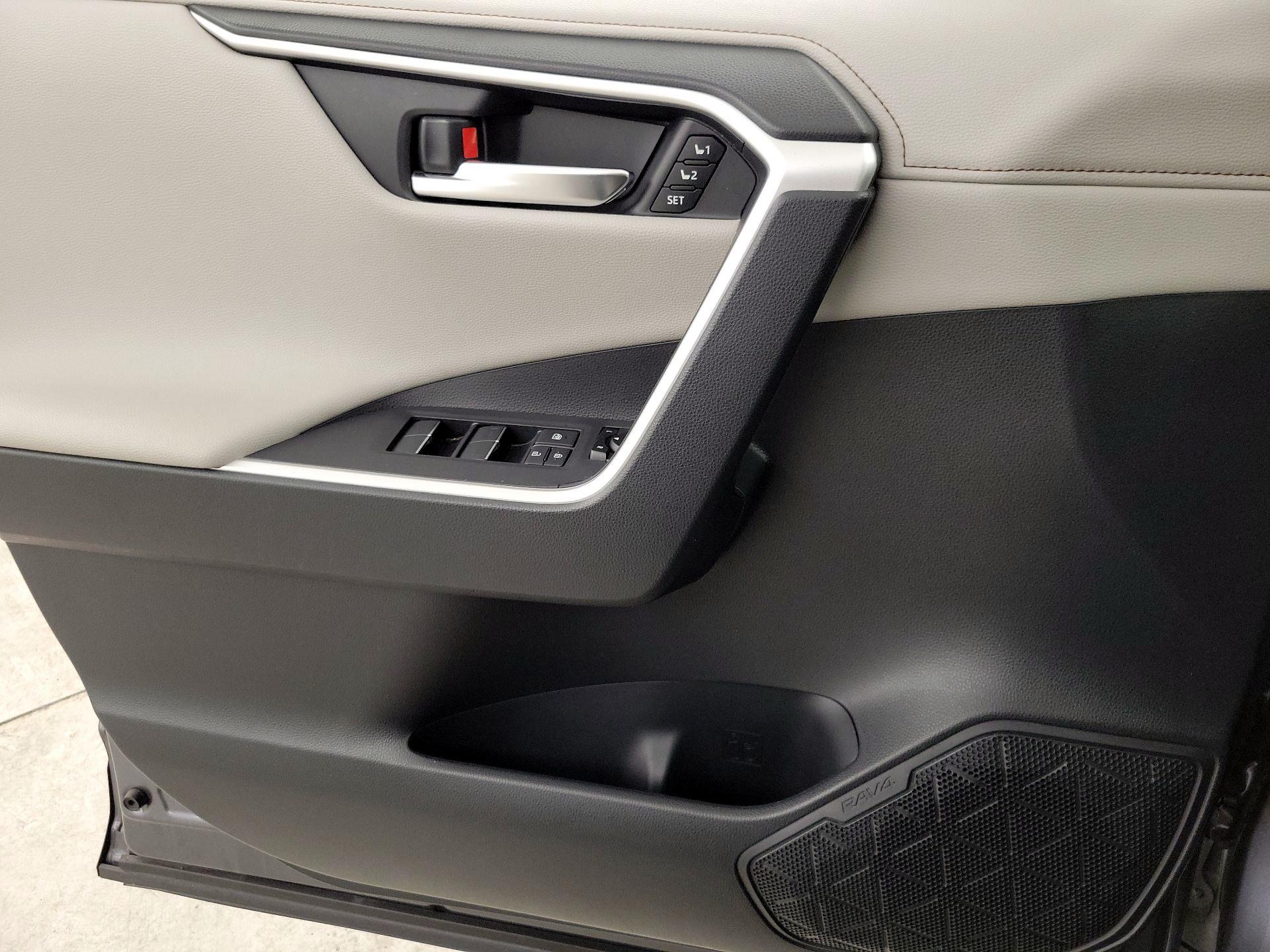 Thumbnail: 2019 Toyota RAV4 - 12