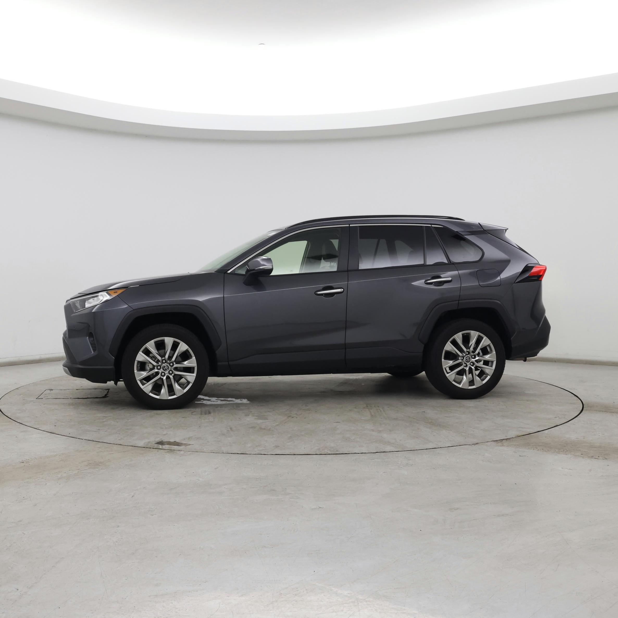 Thumbnail: 2019 Toyota RAV4 - 3