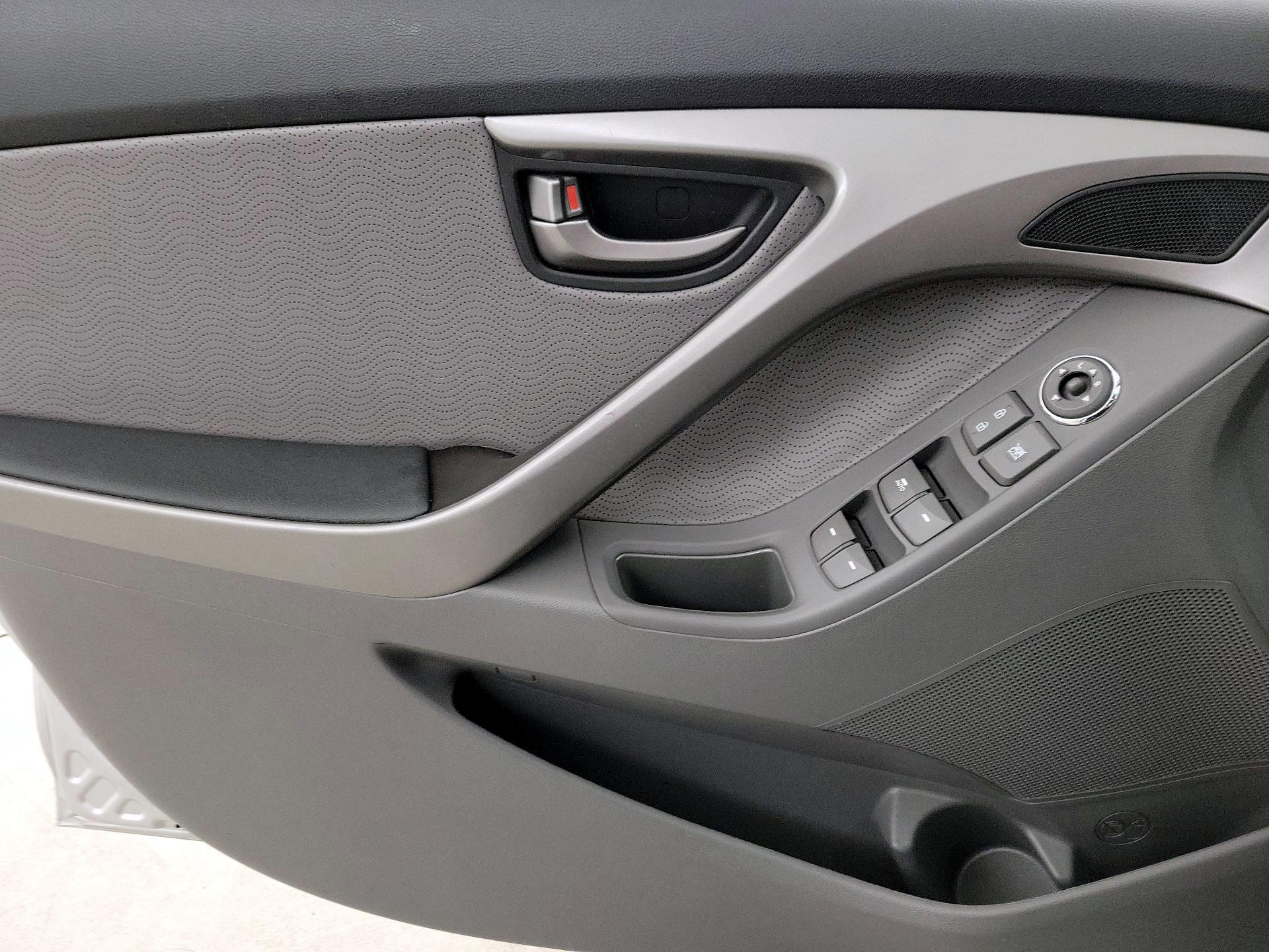 Thumbnail: 2013 Hyundai Elantra - 12