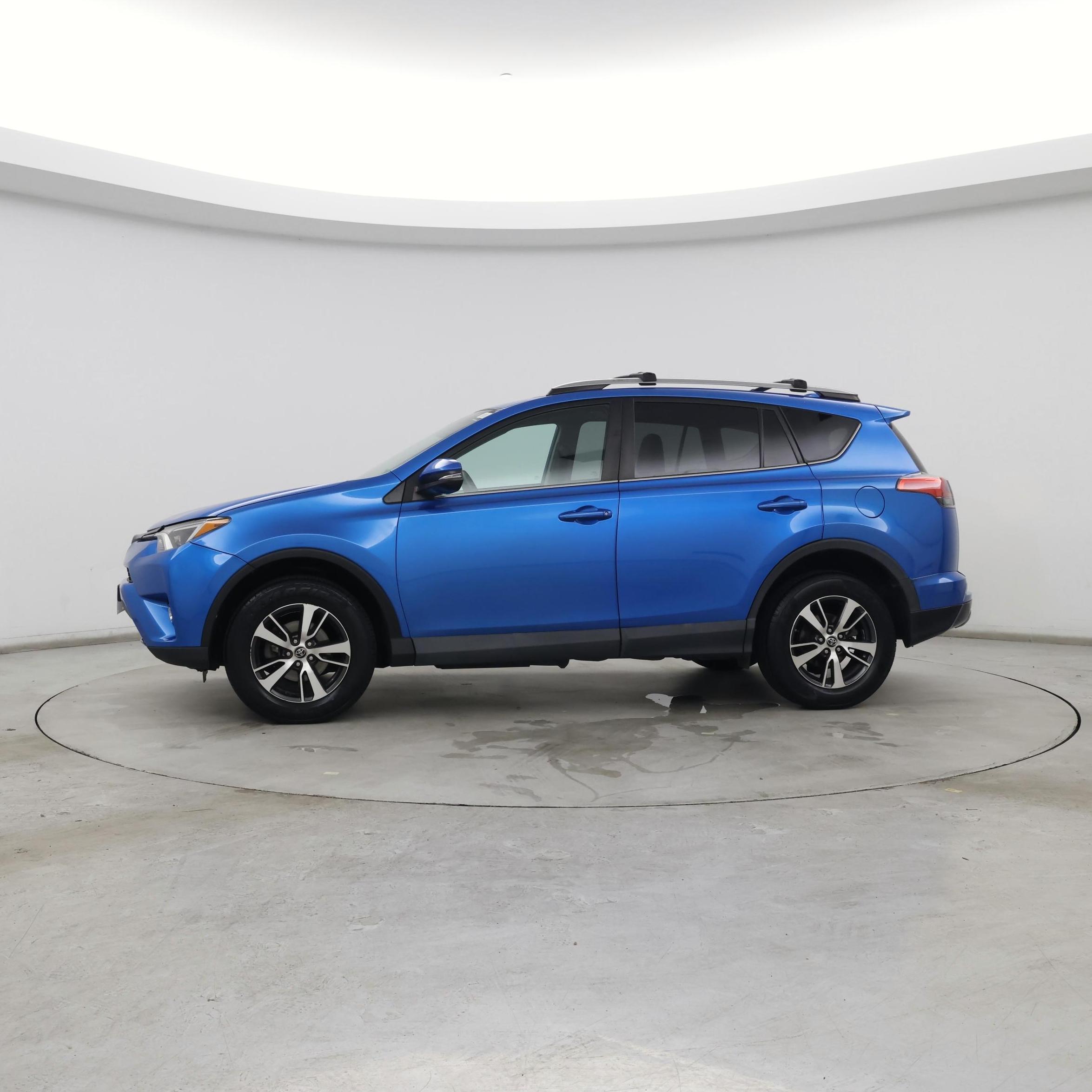 Thumbnail: 2018 Toyota RAV4 - 3