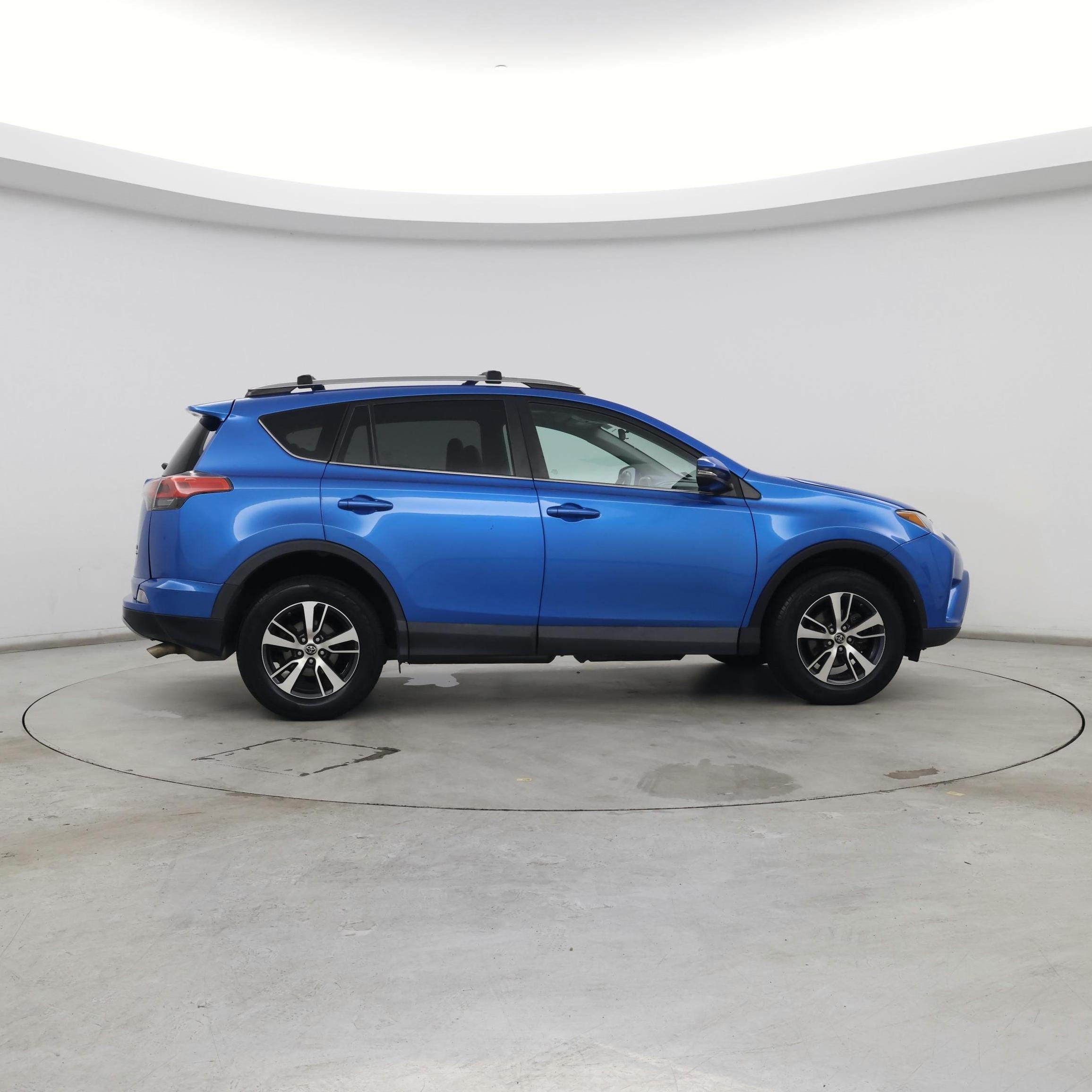 Thumbnail: 2018 Toyota RAV4 - 7