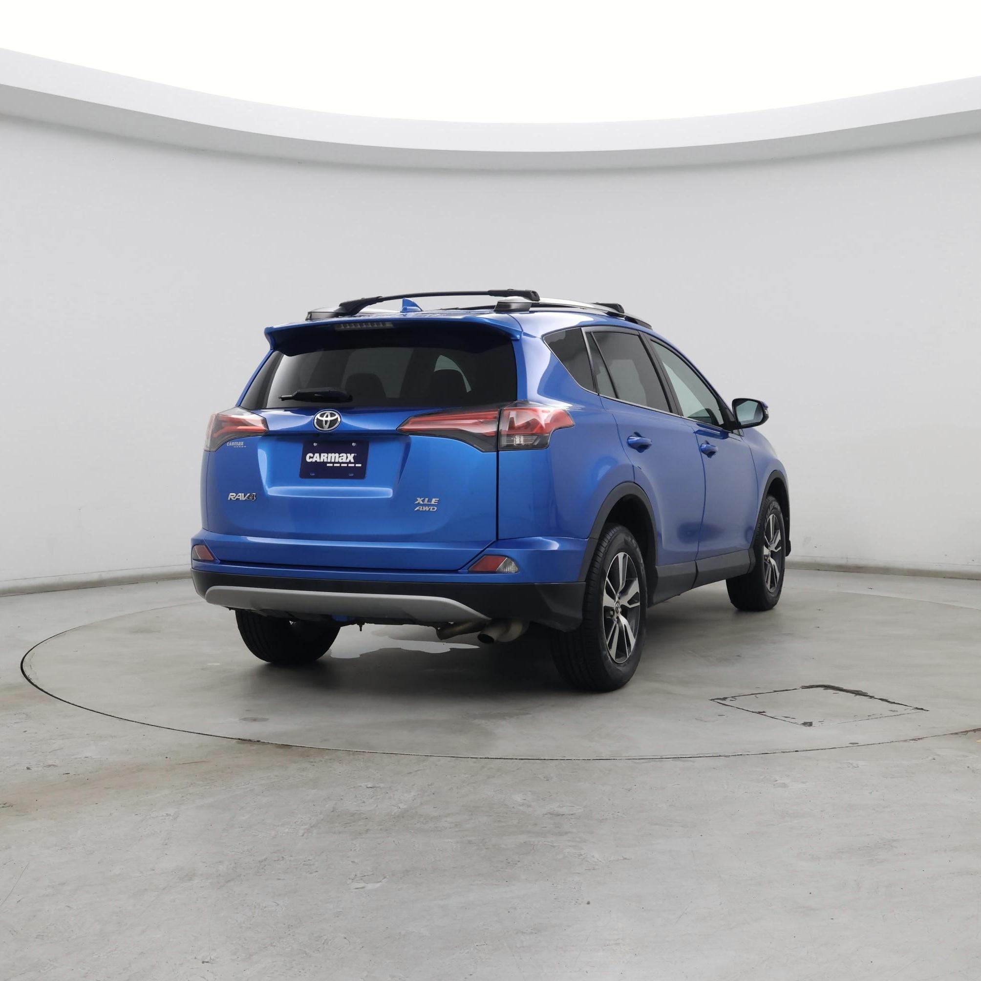 Thumbnail: 2018 Toyota RAV4 - 8