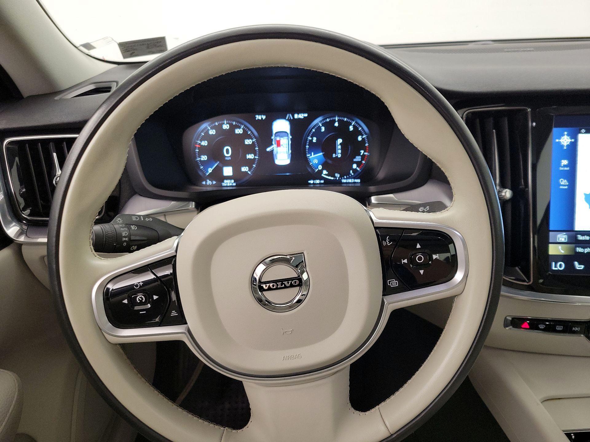 Thumbnail: 2020 Volvo S60 - 10