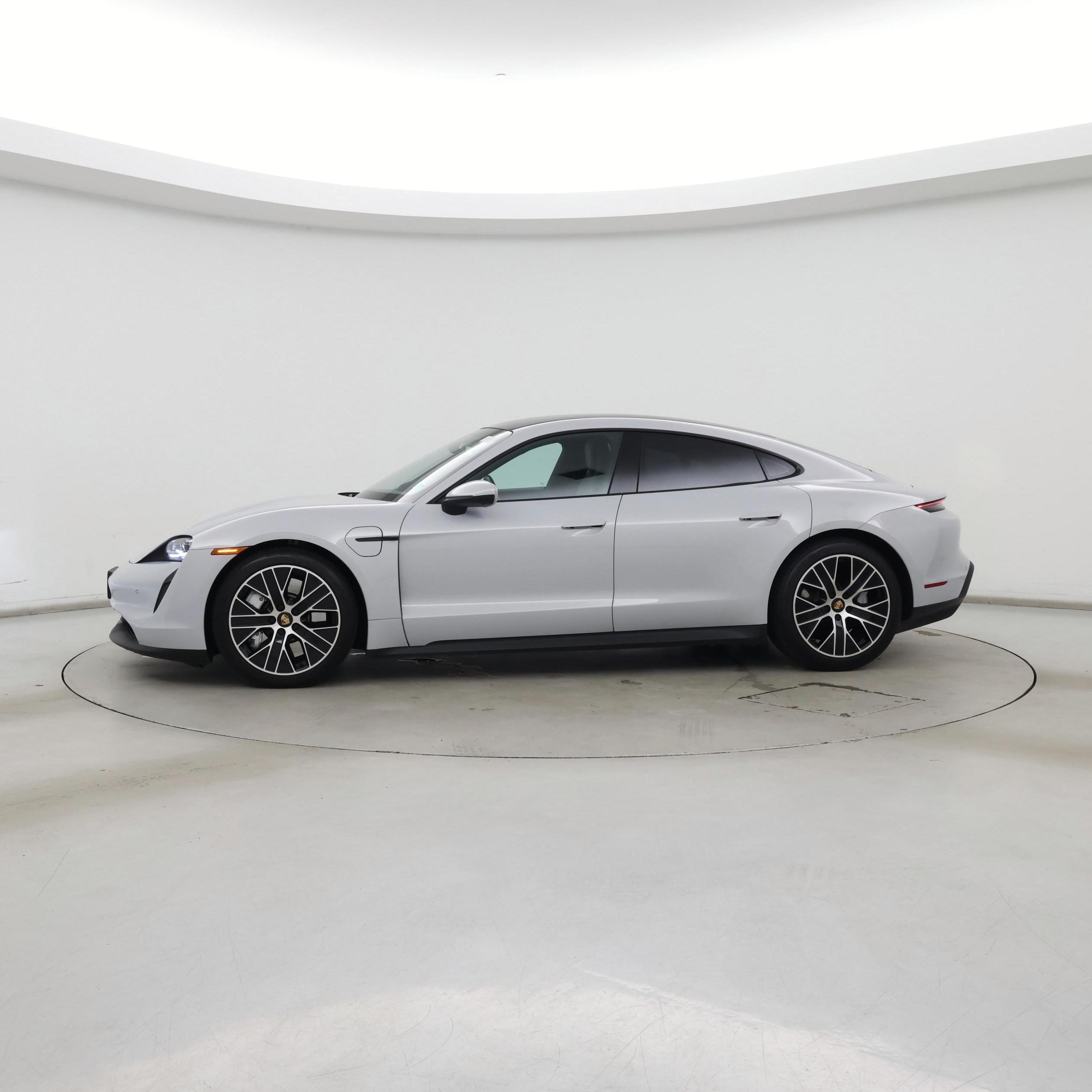 Thumbnail: 2021 Porsche Taycan - 3
