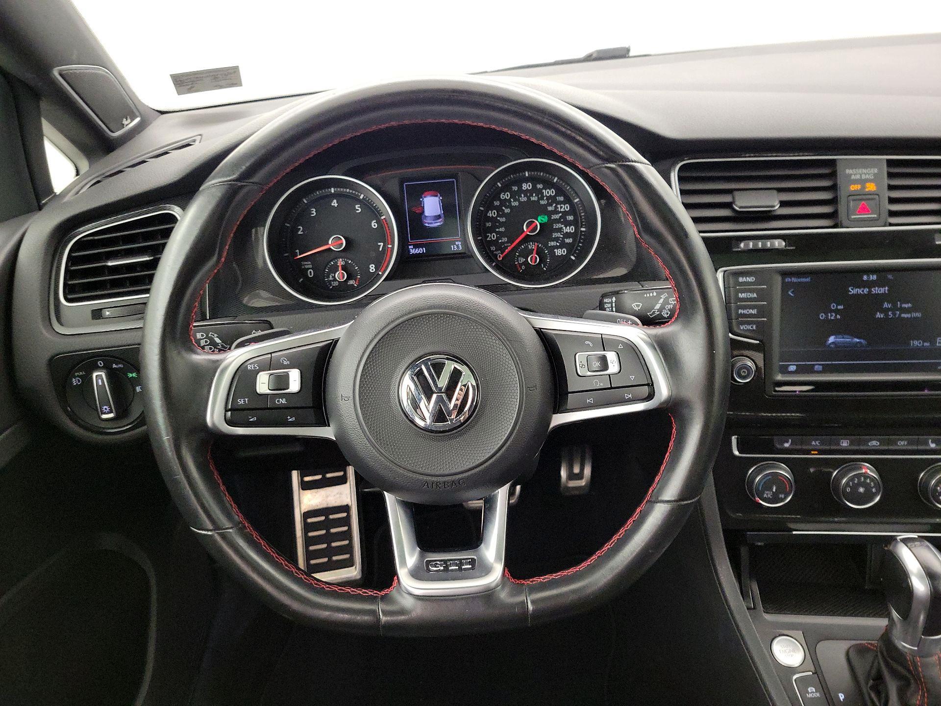 Thumbnail: 2017 Volkswagen Golf - 10