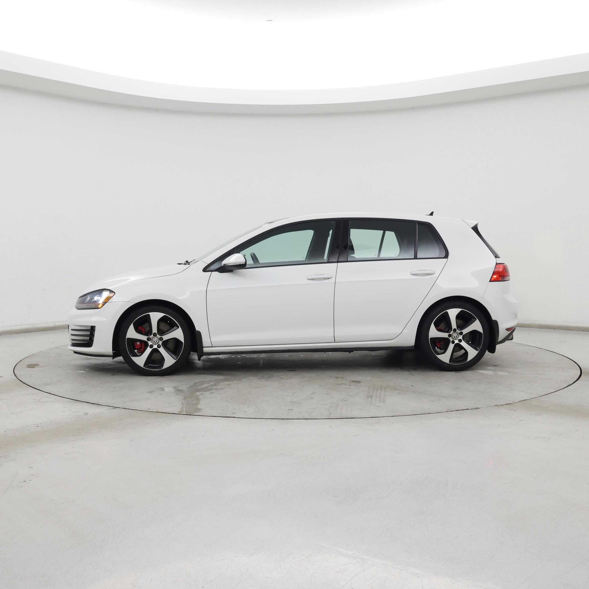 Thumbnail: 2017 Volkswagen Golf - 3