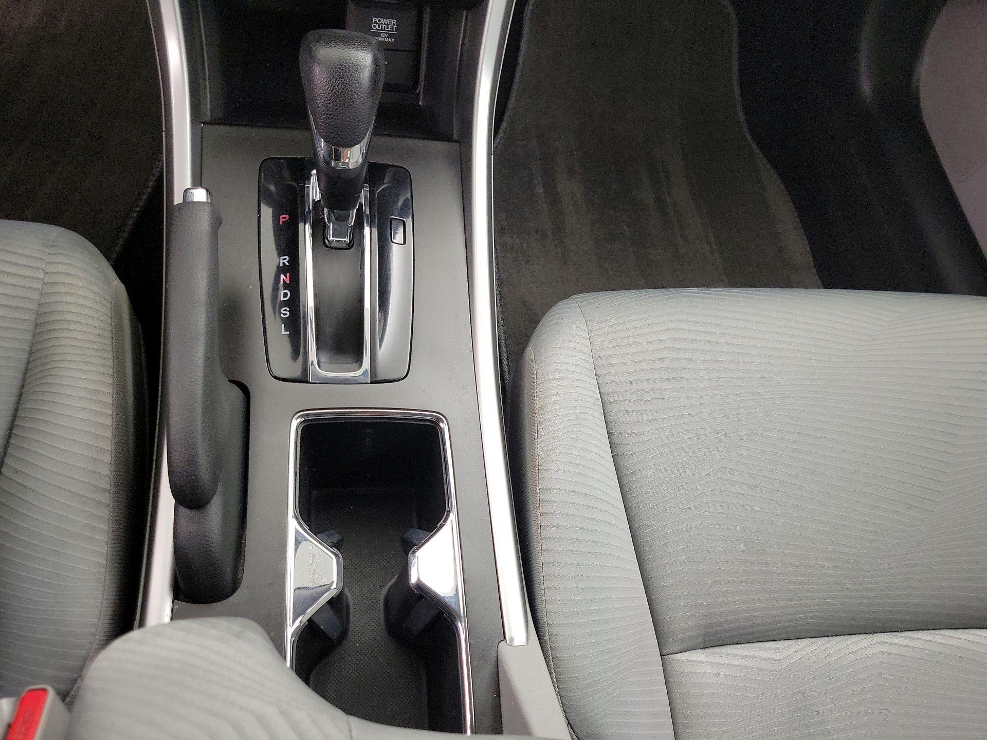 Thumbnail: 2015 Honda Accord - 17