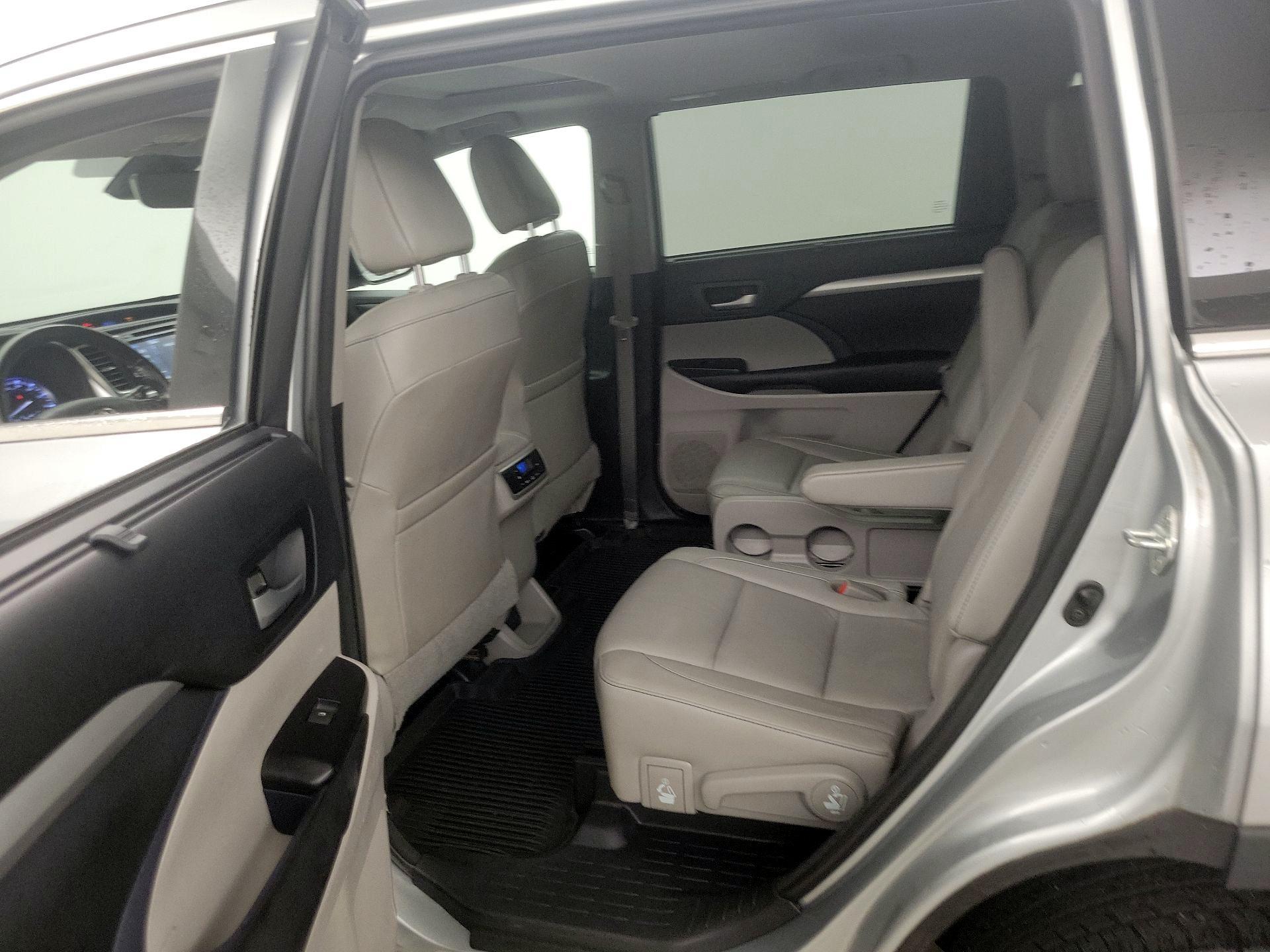 Thumbnail: 2017 Toyota Highlander - 20