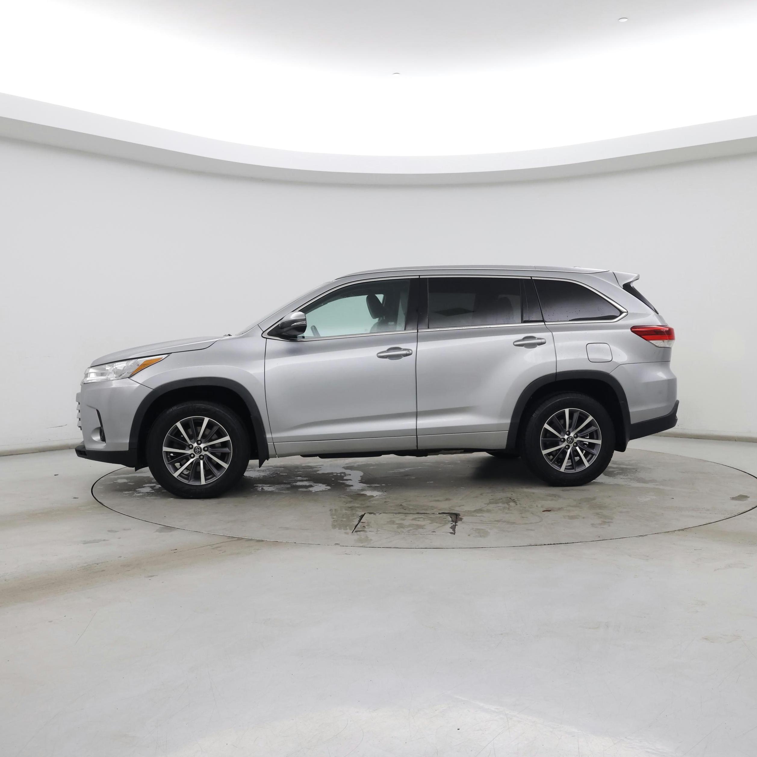 Thumbnail: 2017 Toyota Highlander - 3