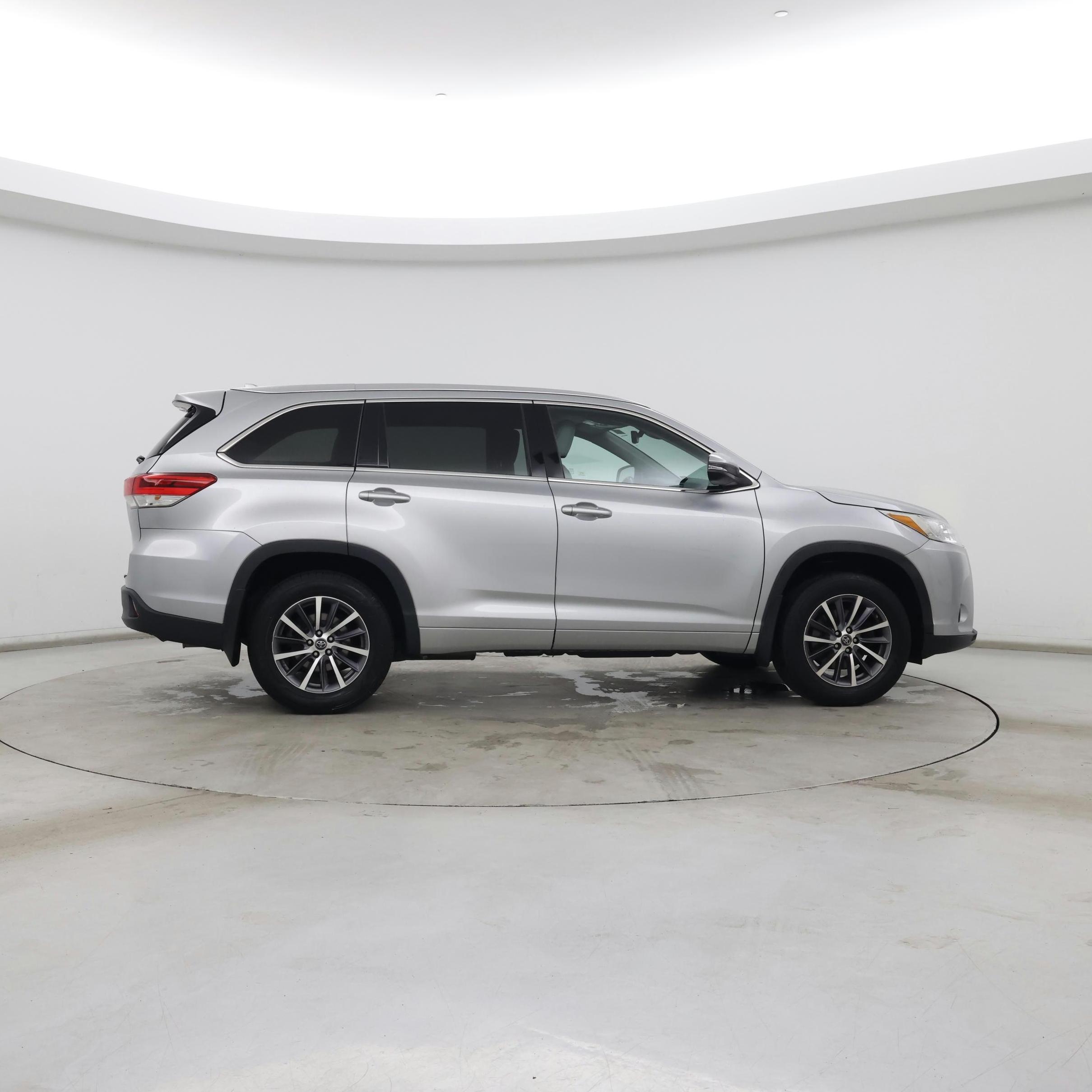 Thumbnail: 2017 Toyota Highlander - 7