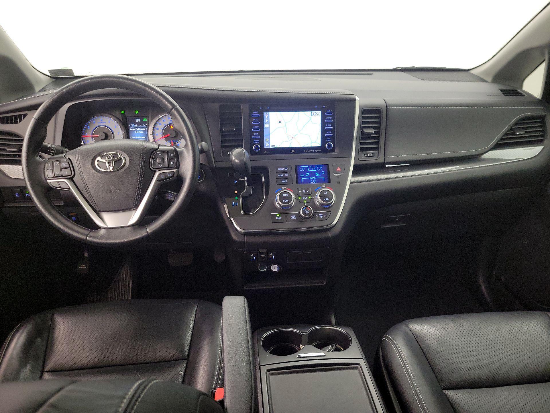 Thumbnail: 2019 Toyota Sienna - 9