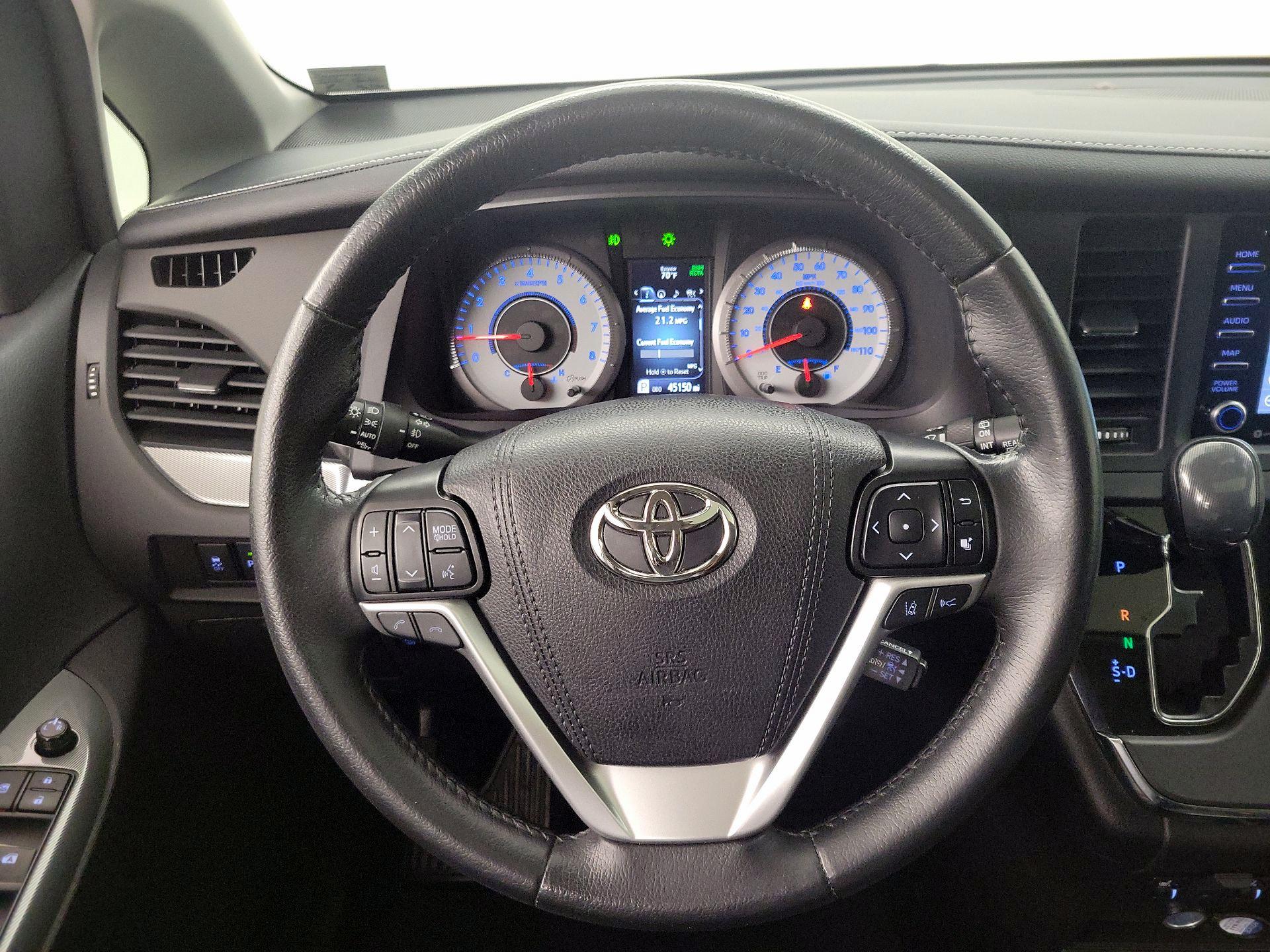 Thumbnail: 2019 Toyota Sienna - 10