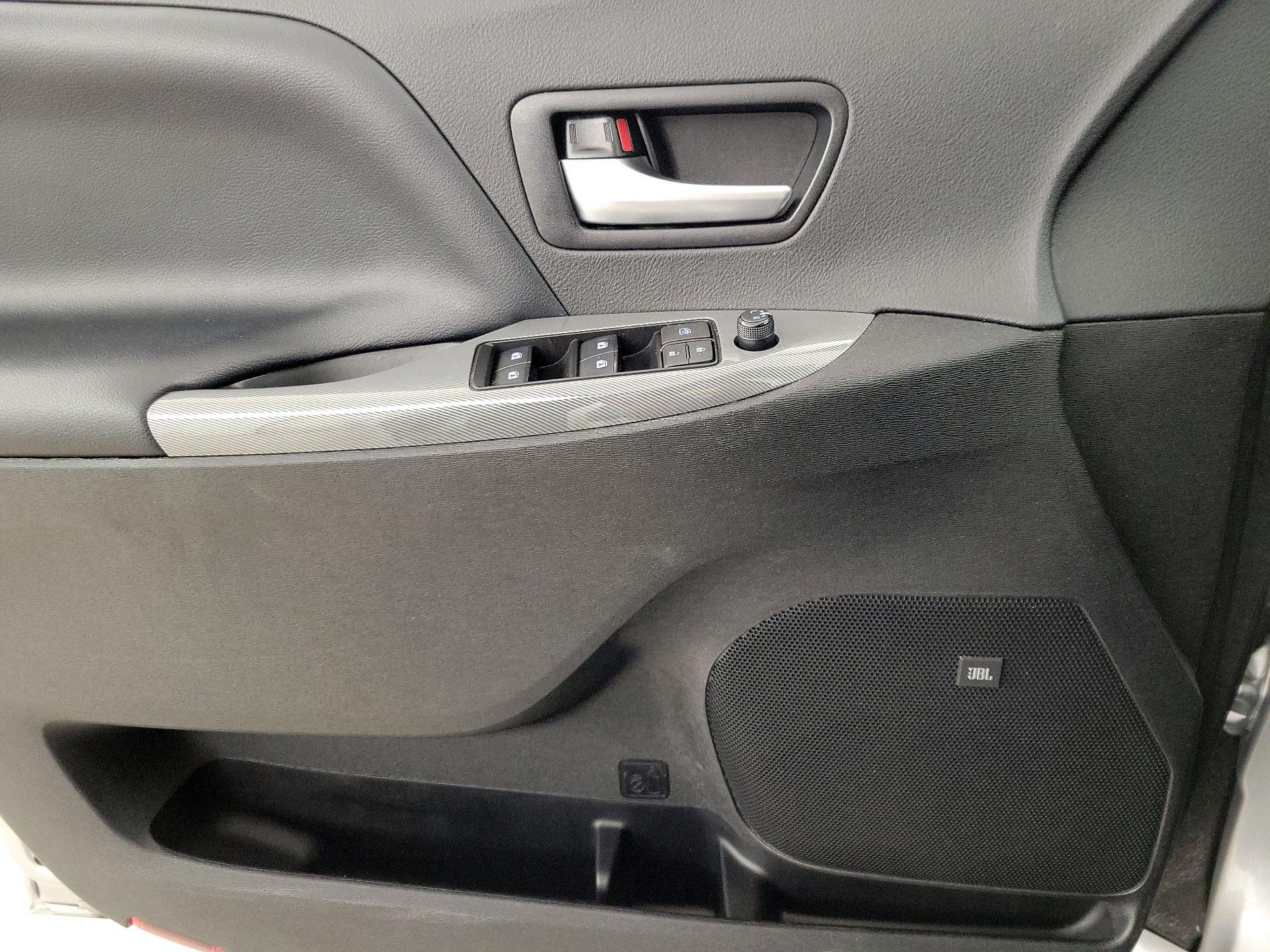 Thumbnail: 2019 Toyota Sienna - 12