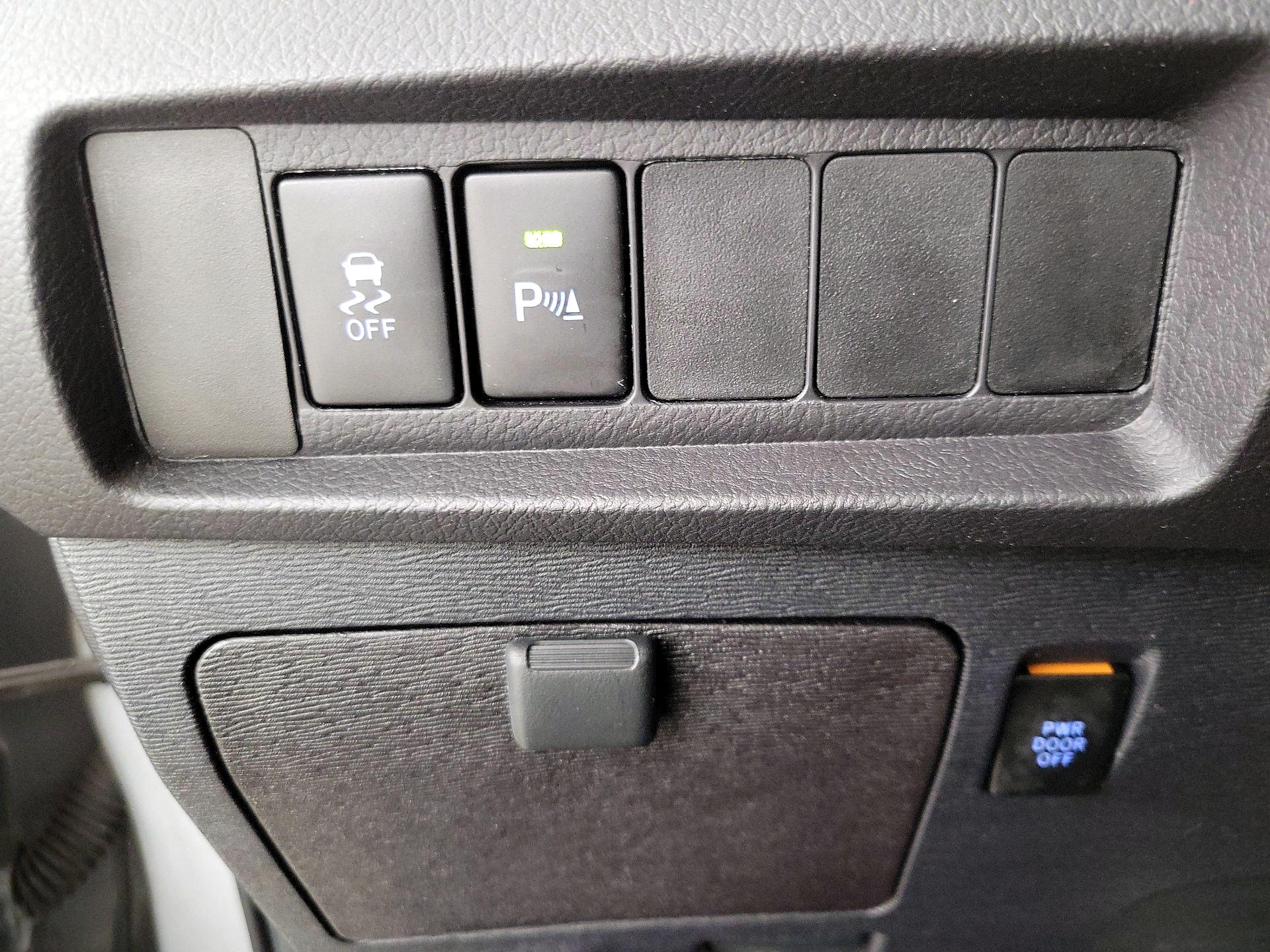 Thumbnail: 2019 Toyota Sienna - 13