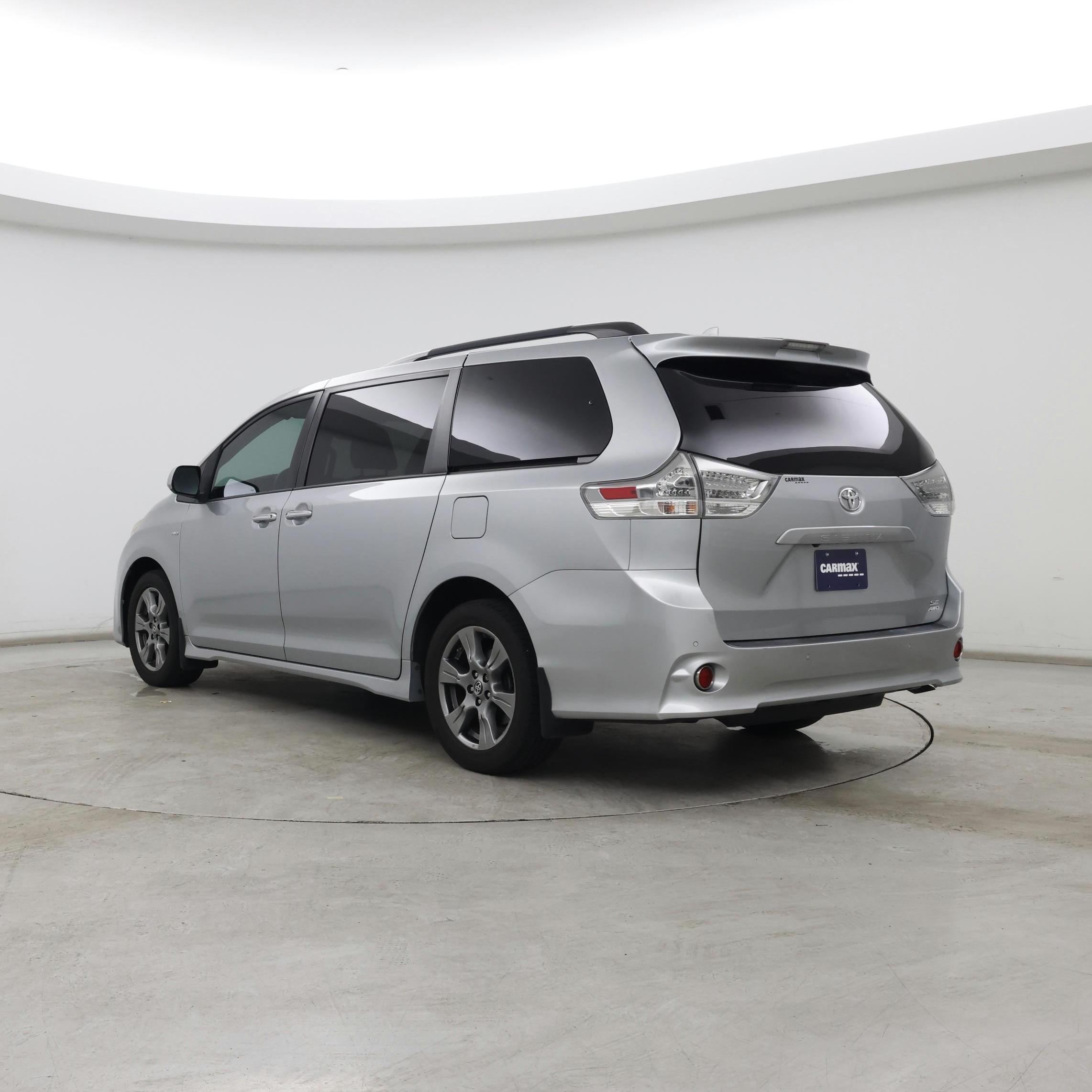 Thumbnail: 2019 Toyota Sienna - 2